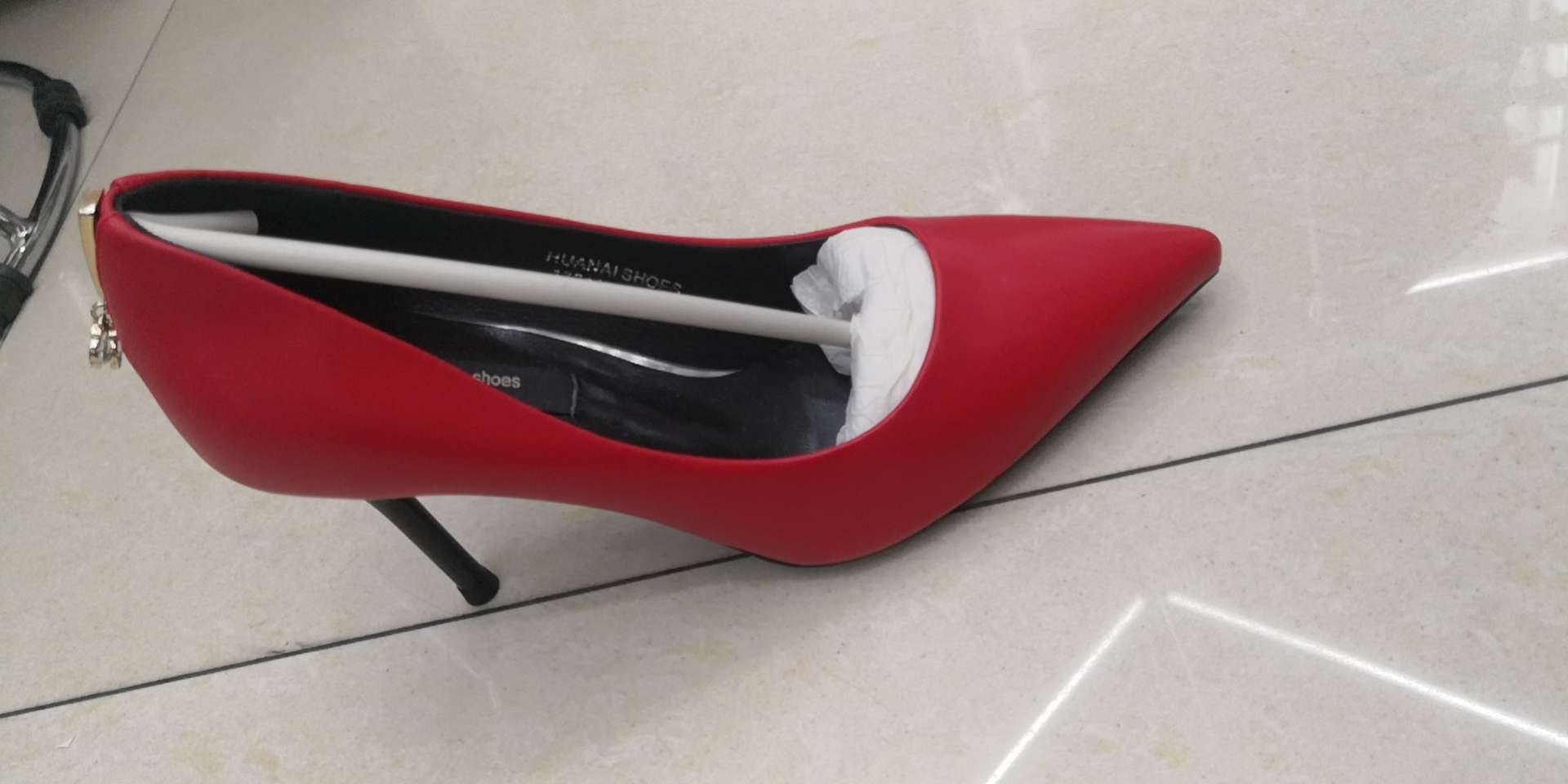 21/7/3义乌周氏库存尾货现货特价处理女士尖头尖跟时装单鞋，婚庆鞋，结婚新娘鞋，防拖跟加固定带时装女单鞋详情图7