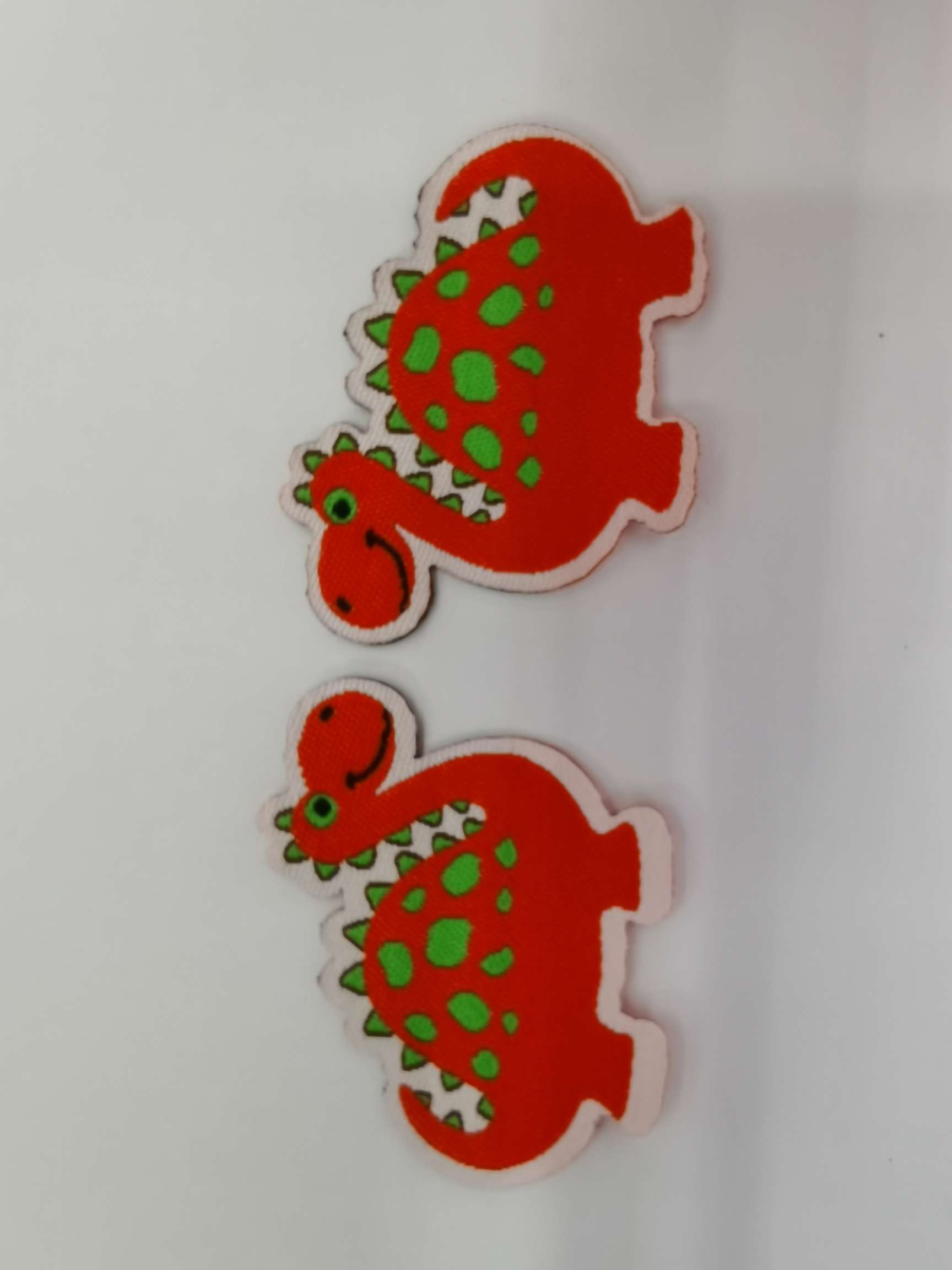 小恐龙，手套头花，袜子各种装饰用品产品图