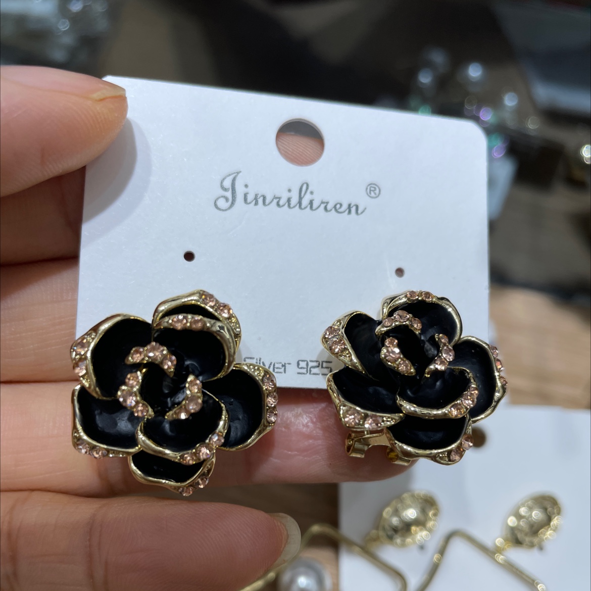 Today's Liren fashion earrings are simple and versatile flower stud earrings Specification image