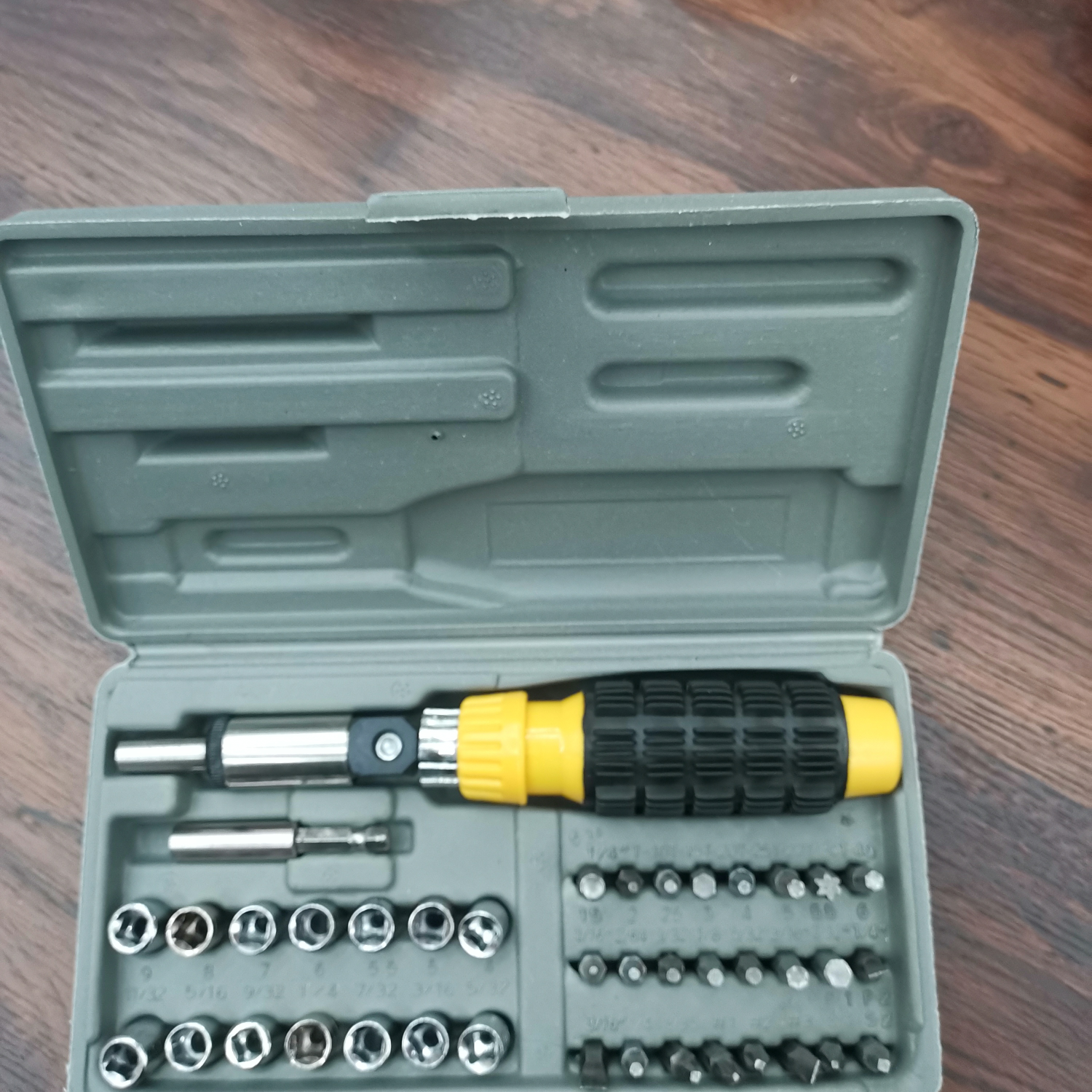41件套套筒棘轮扳手组套工具