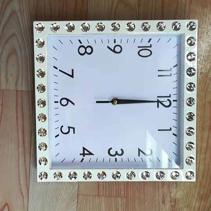 569 wall clocks