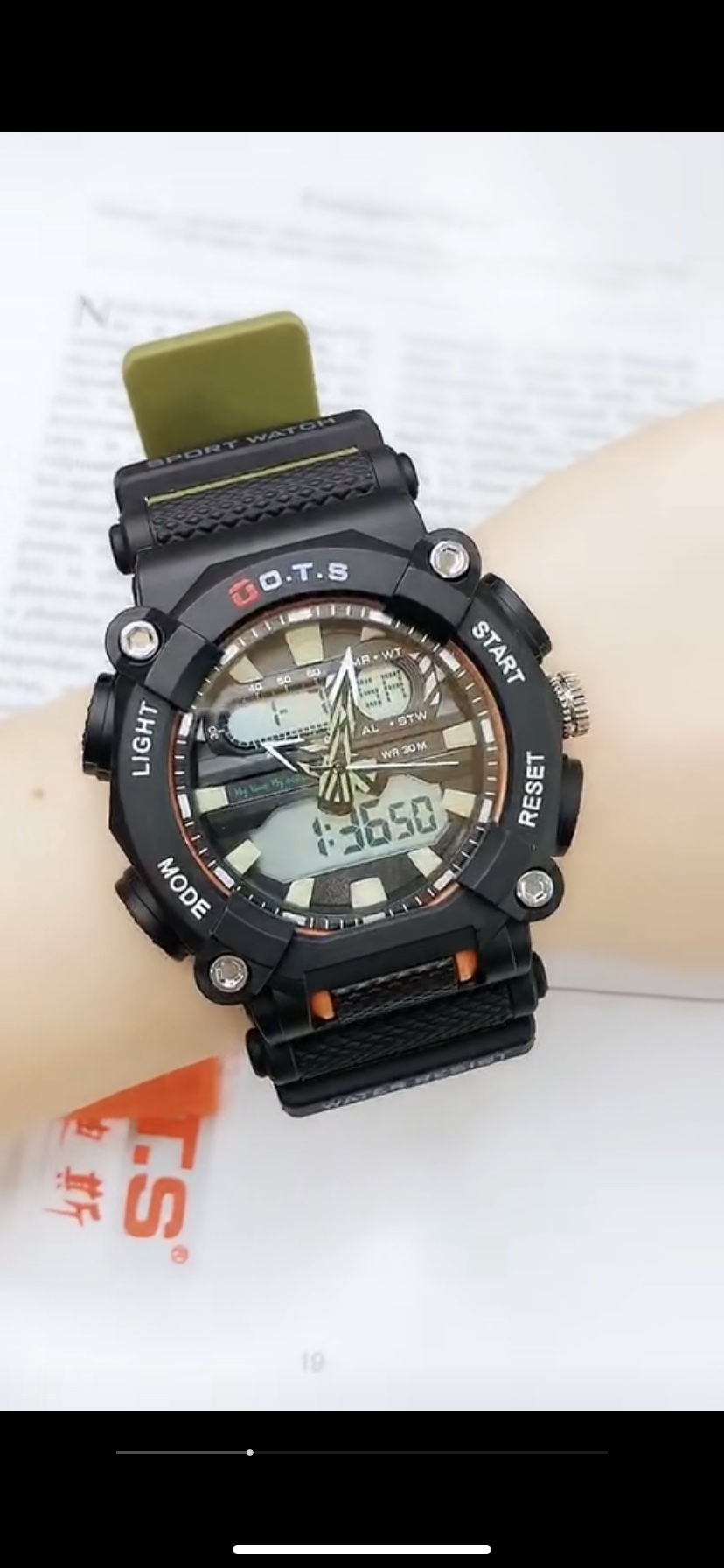 O.T.S-8096   多铆钉和防滑菠萝纹理组合的强悍造型与野性魅力多种颜色搭配，立体多层表面与动感机芯结合处处展现青白底实物图