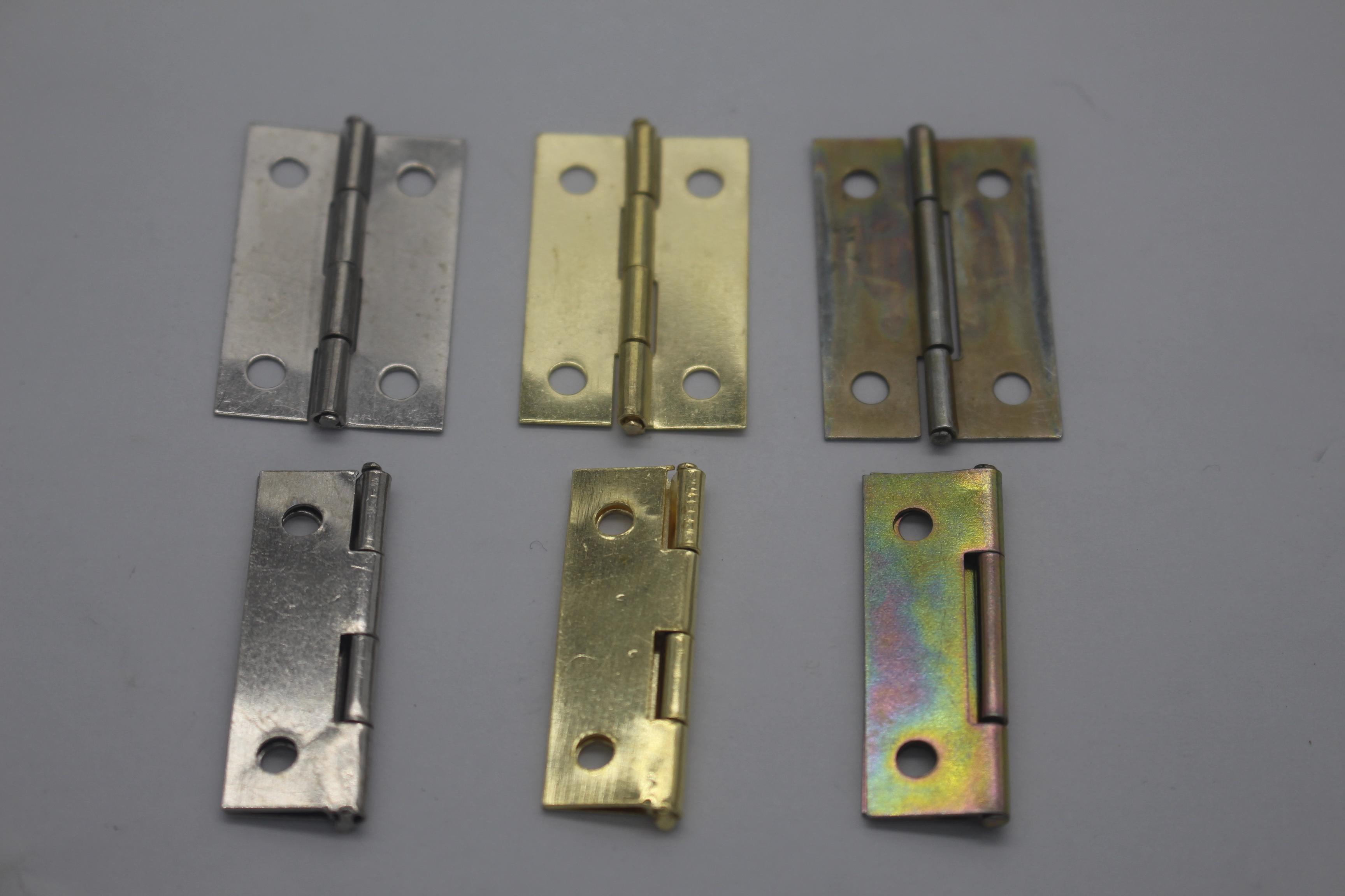 500 pieces of 35mm hinges (yellow) per pack, available in stock Item Picture