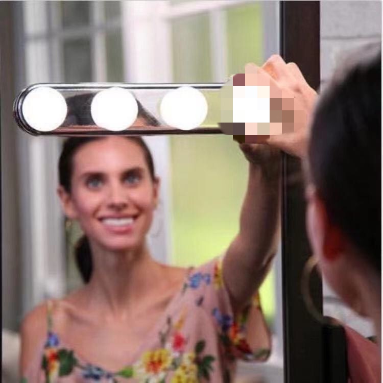 Manufacturers direct supply 4 lights makeup mirror lights TV Hollywood new mirror headlights LED makeup lights suction mirror headlights free of drilling