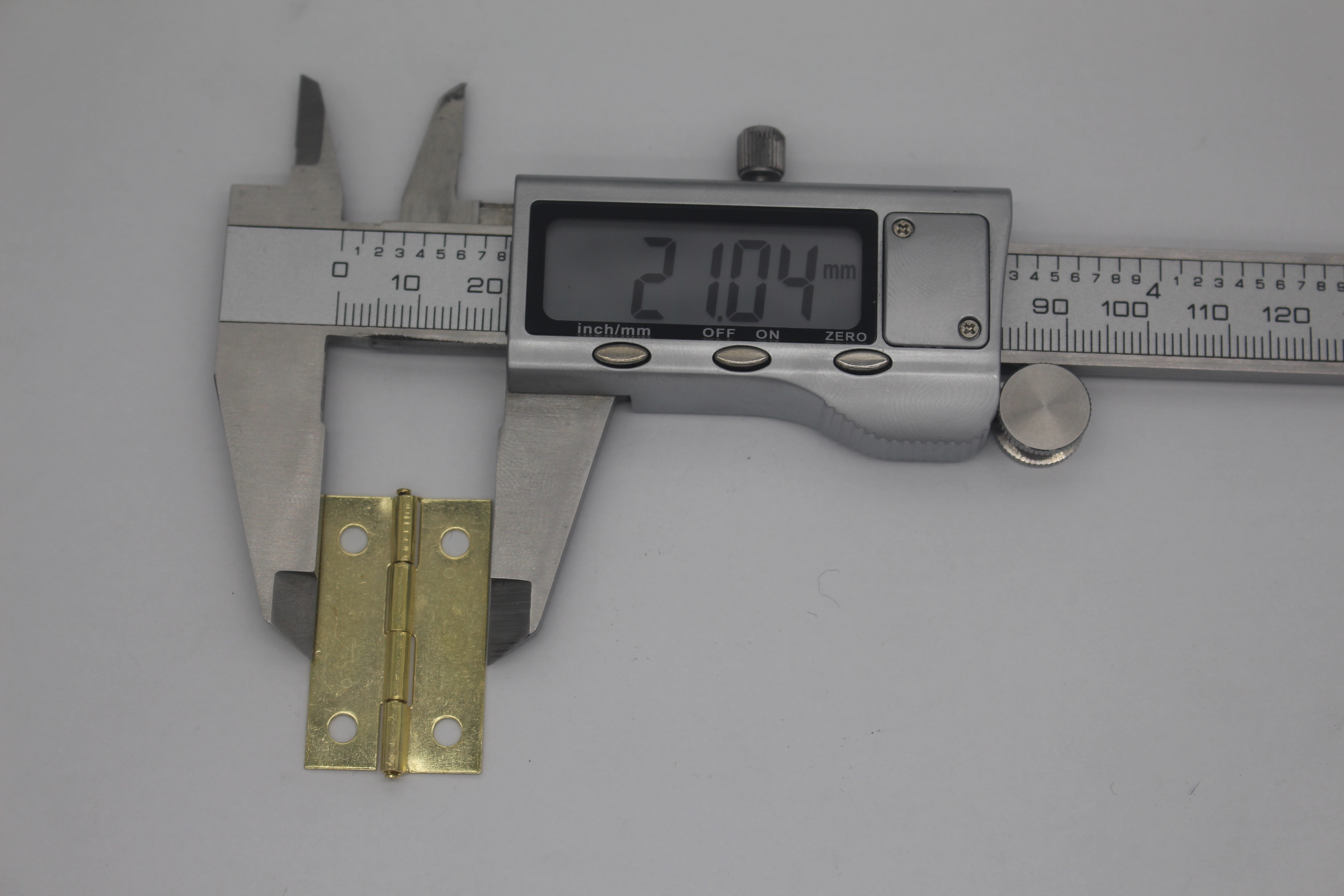 500 pieces of 35mm hinges (yellow) per pack, available in stock Application Scenario