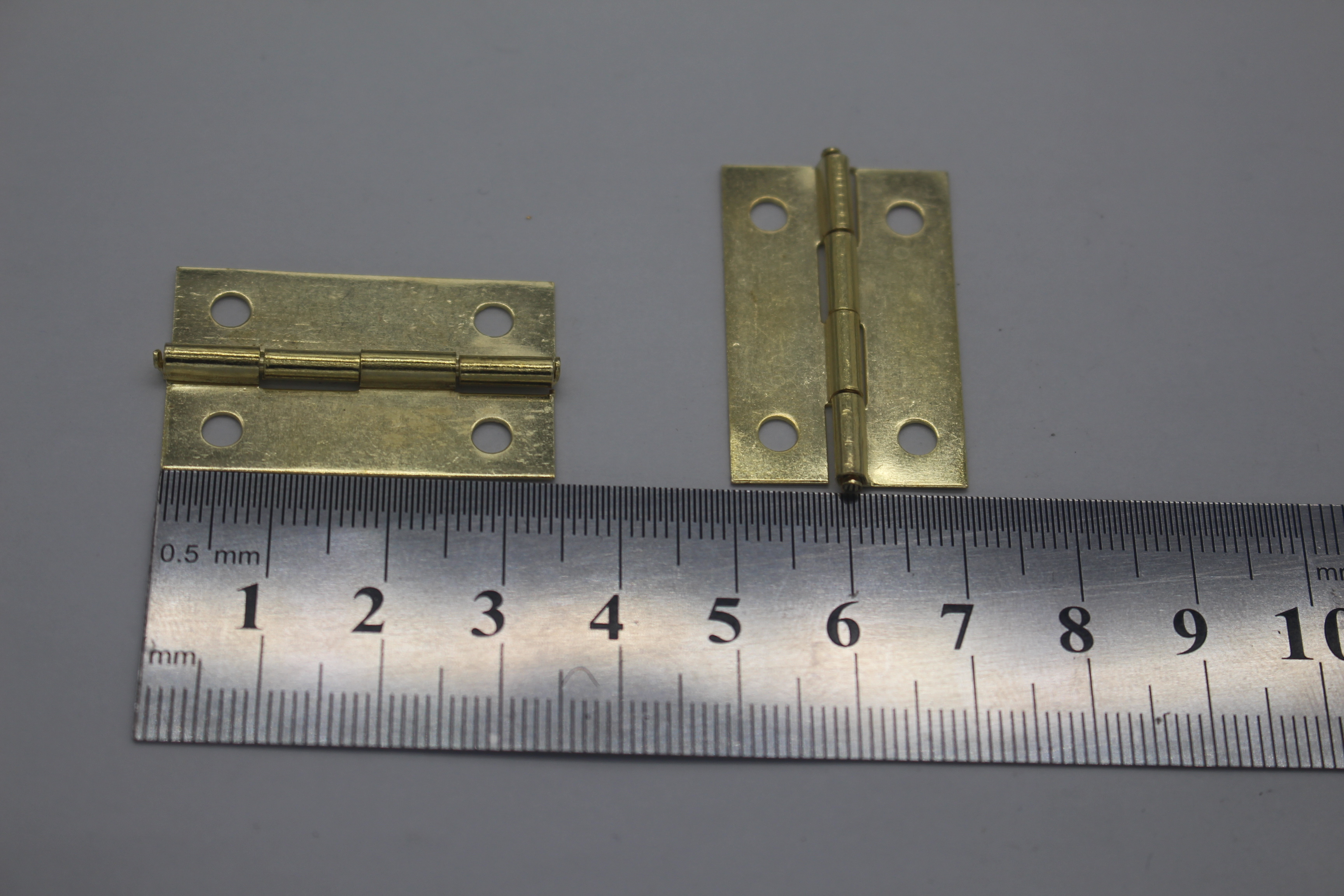 500 pieces of 35mm hinges (yellow) per pack, available in stock details Picture