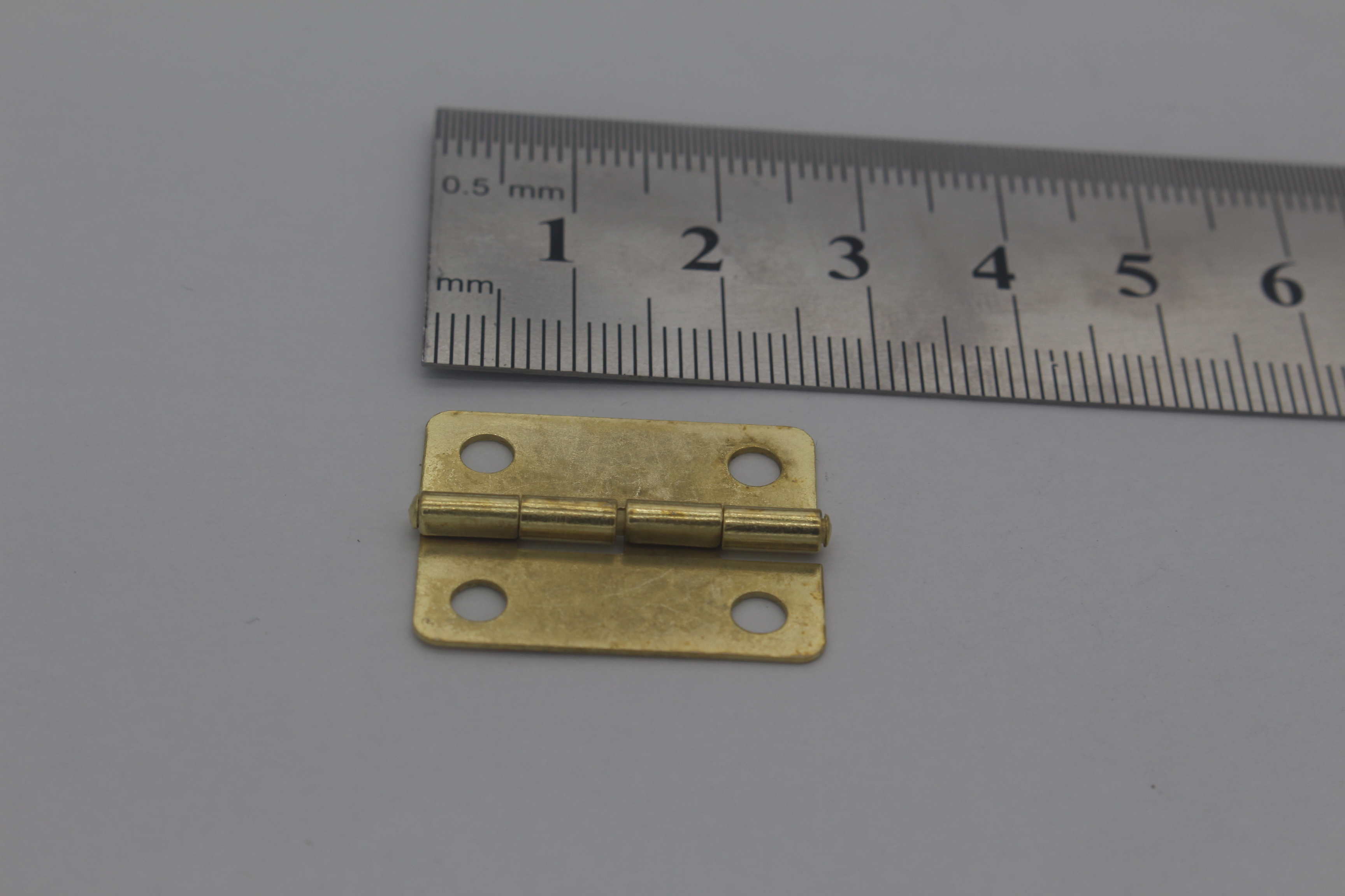 1-inch rounded corner hinges (yellow)25*19mm, 2000 per pack details Picture