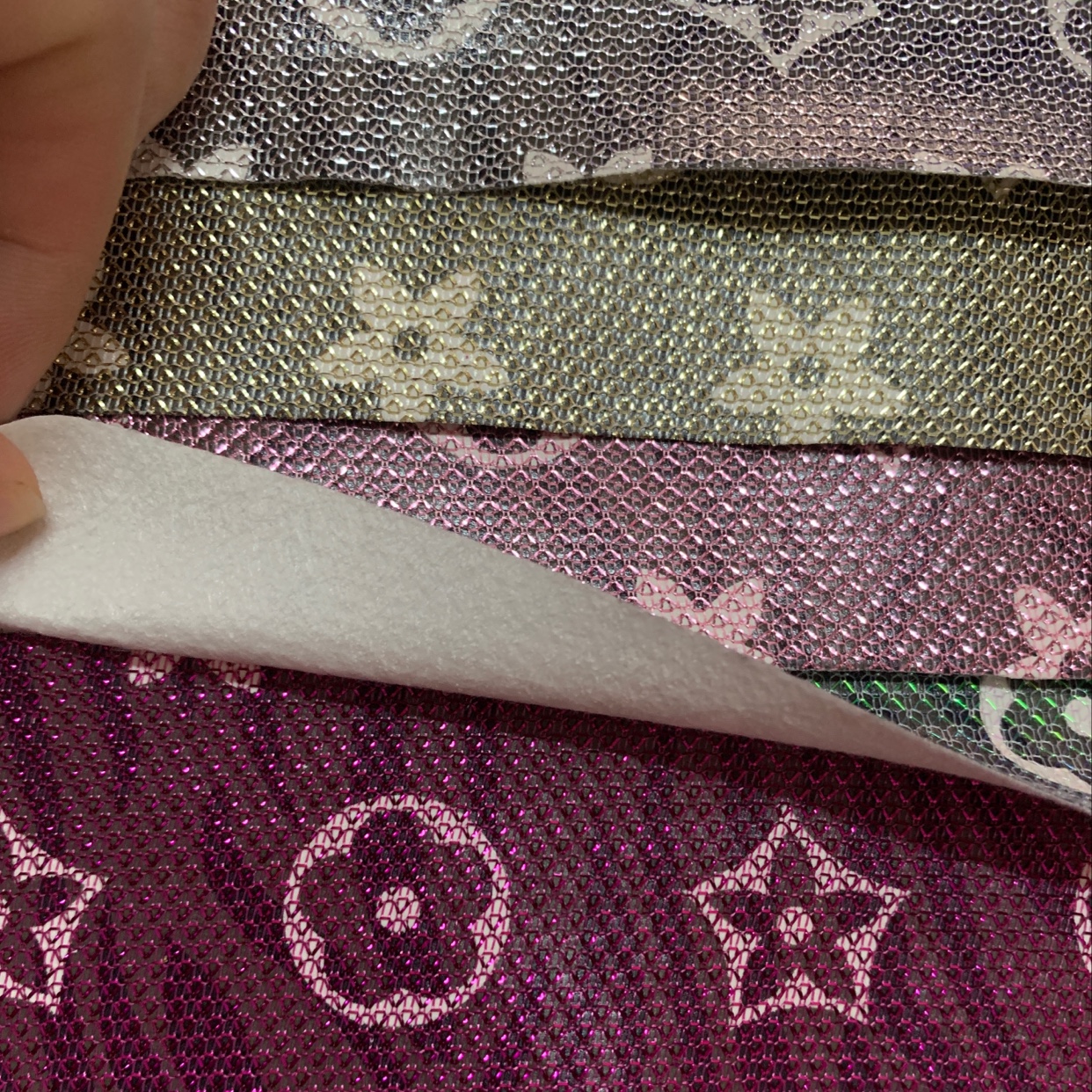 新品网纱格利特印花详情图1