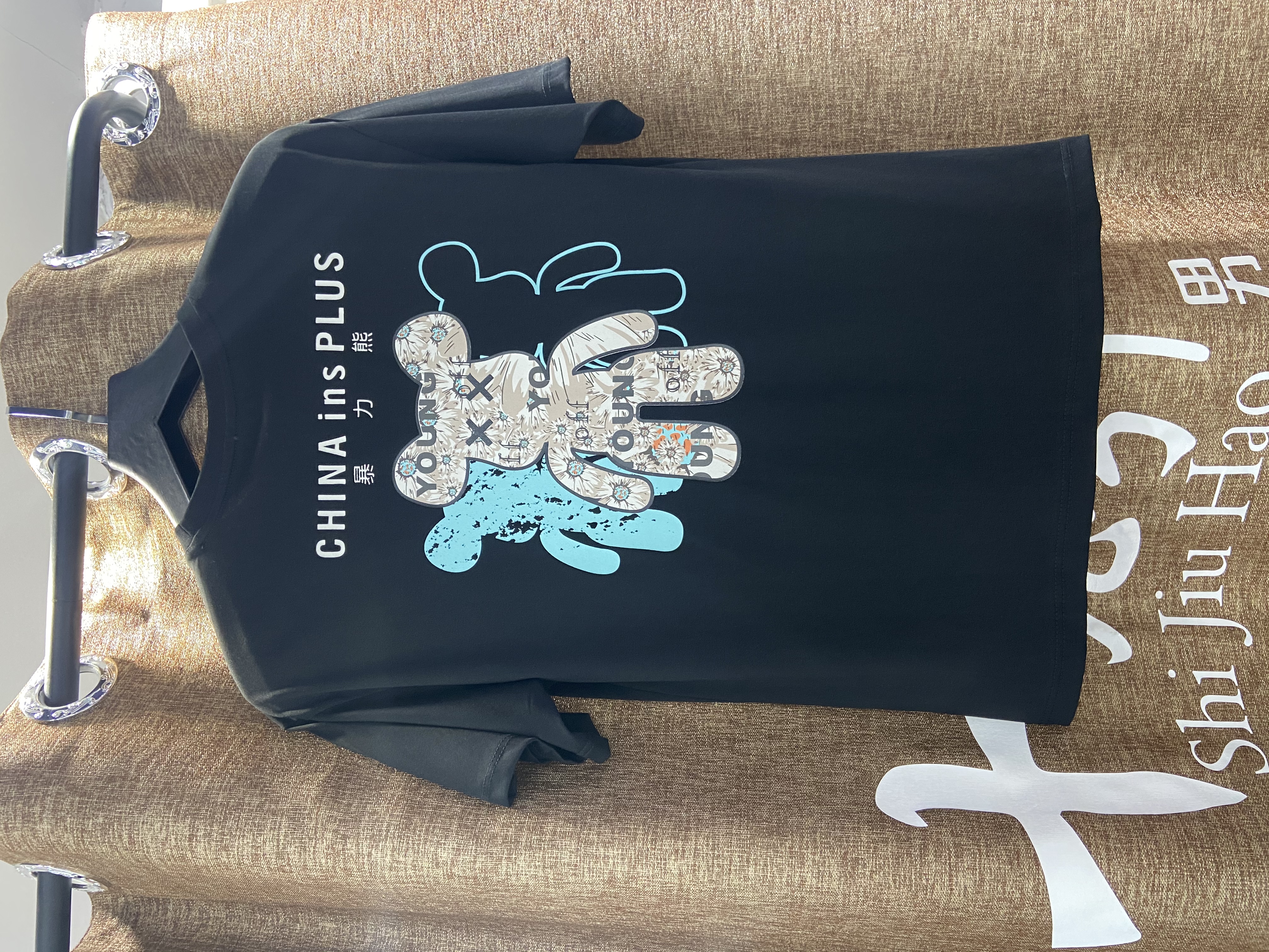 男士民族服装实物图