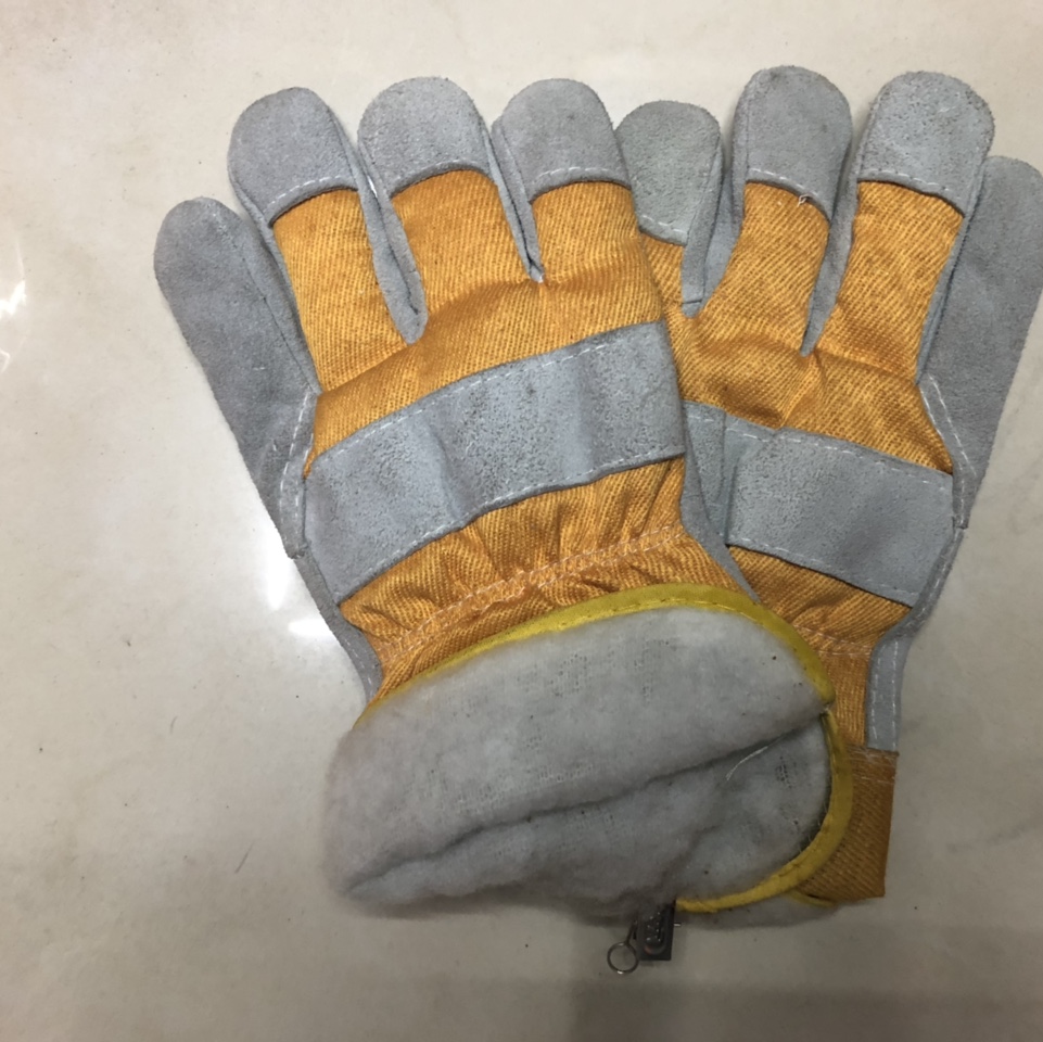 Warm Gloves 1