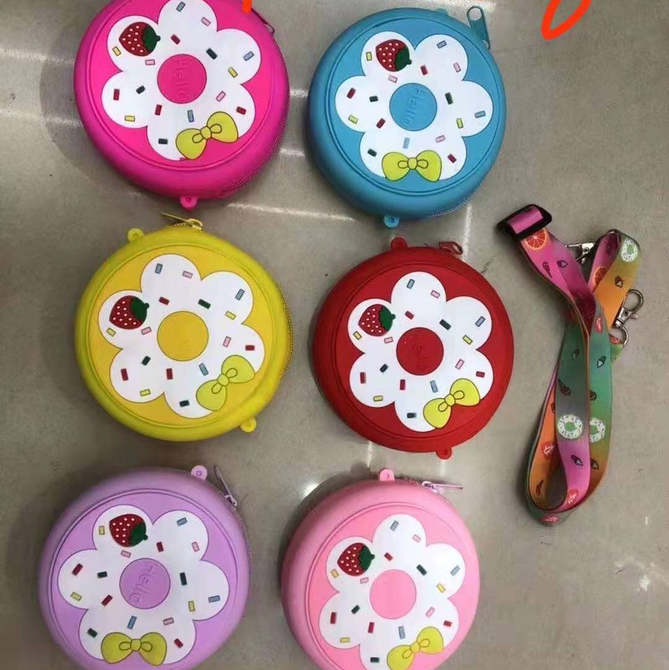 圆形硅胶小花朵斜挎包