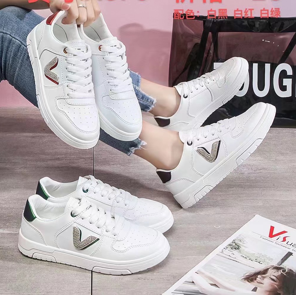 2021年新款春款女士小白鞋图