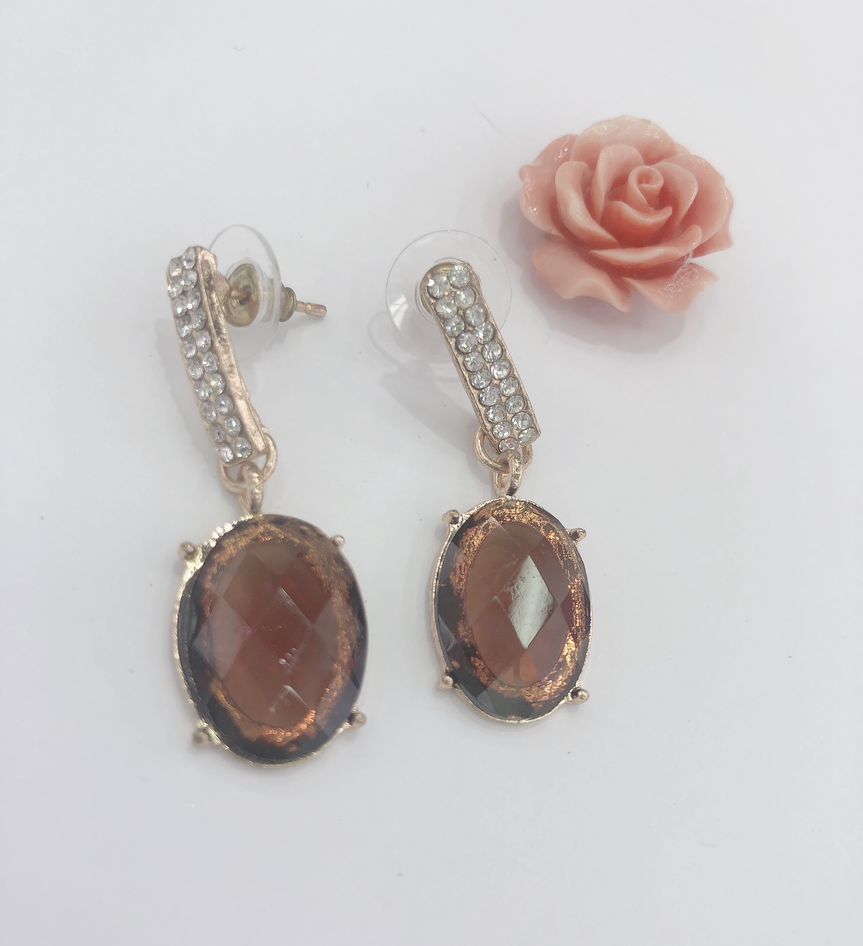 Rectangular line oval design, unique and fashionable Korean-style trendy, simple, elegant and versatile earrings Application Scenario