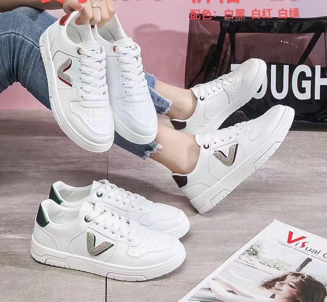 2021年新款春款女士小白鞋产品图