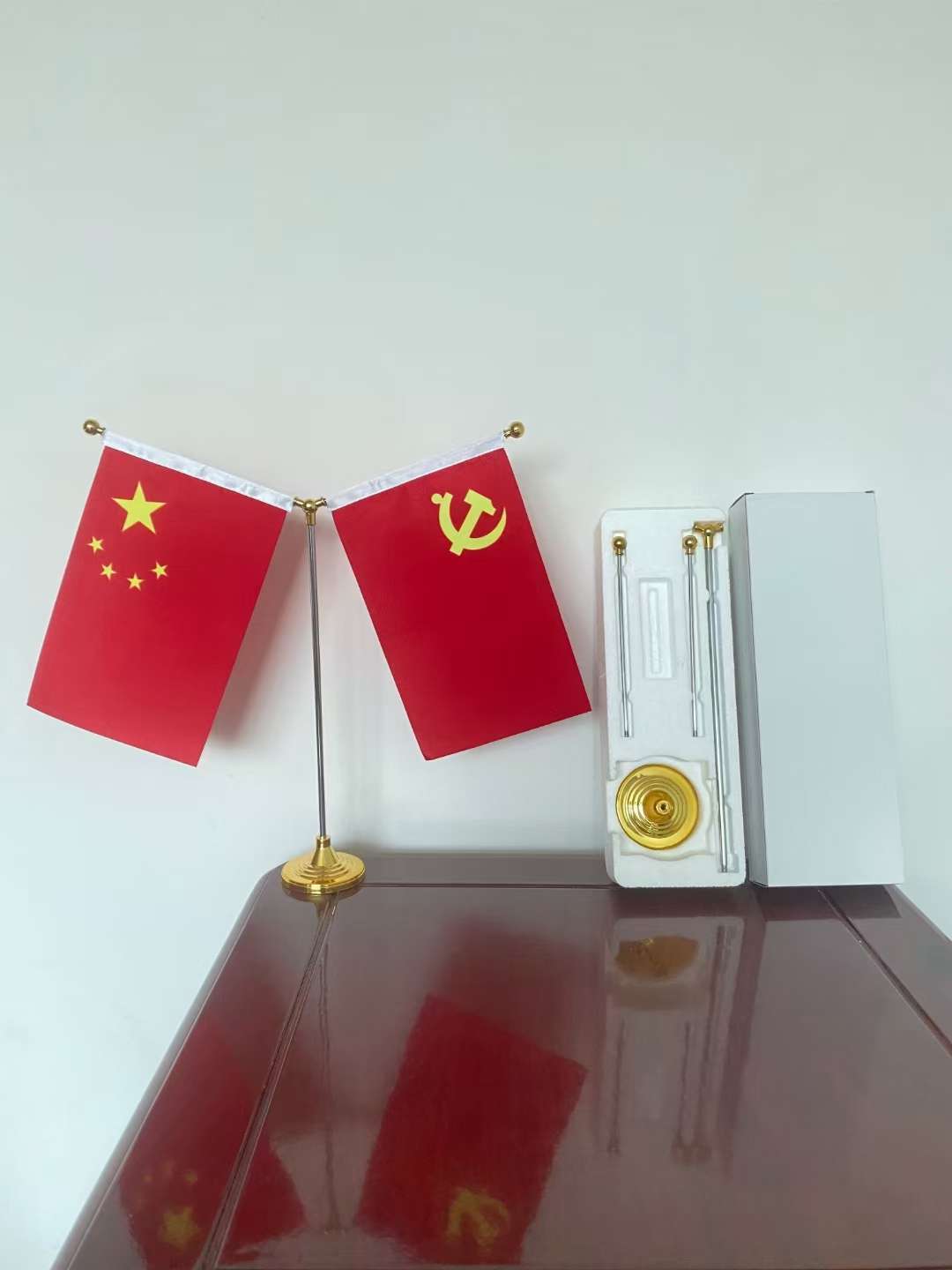 桌子金色底旗座详情图2