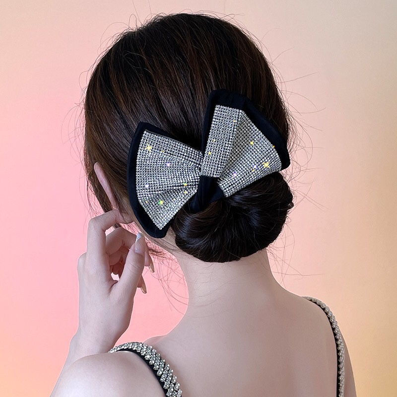 A popular Korean diamond hair bun