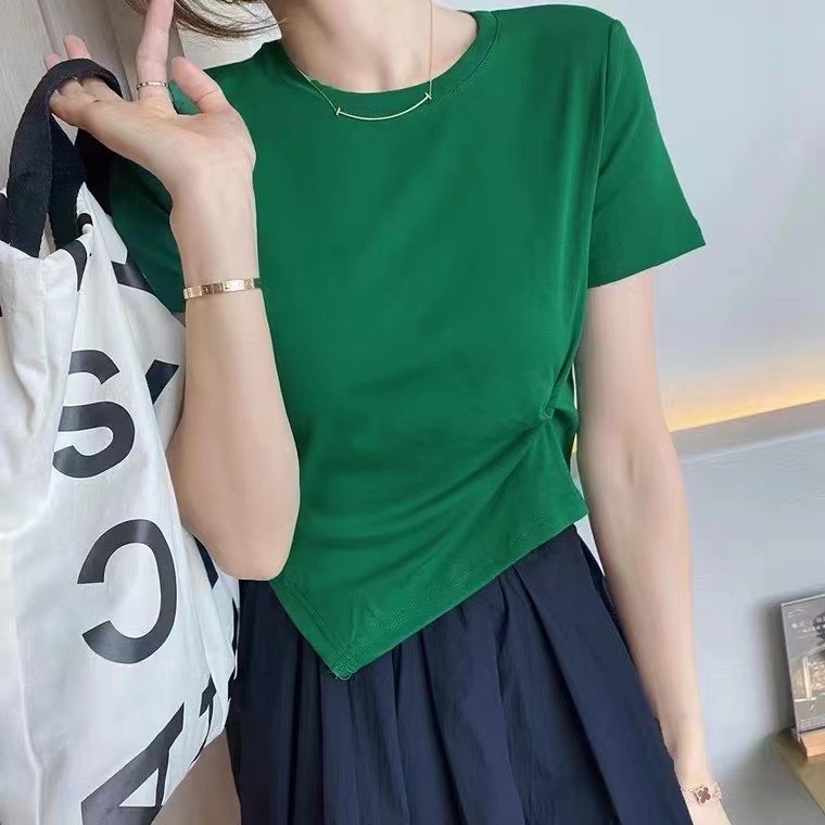 Short green T-shirt