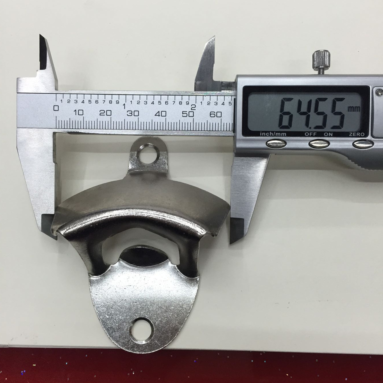 Bottle opener Application Scenario