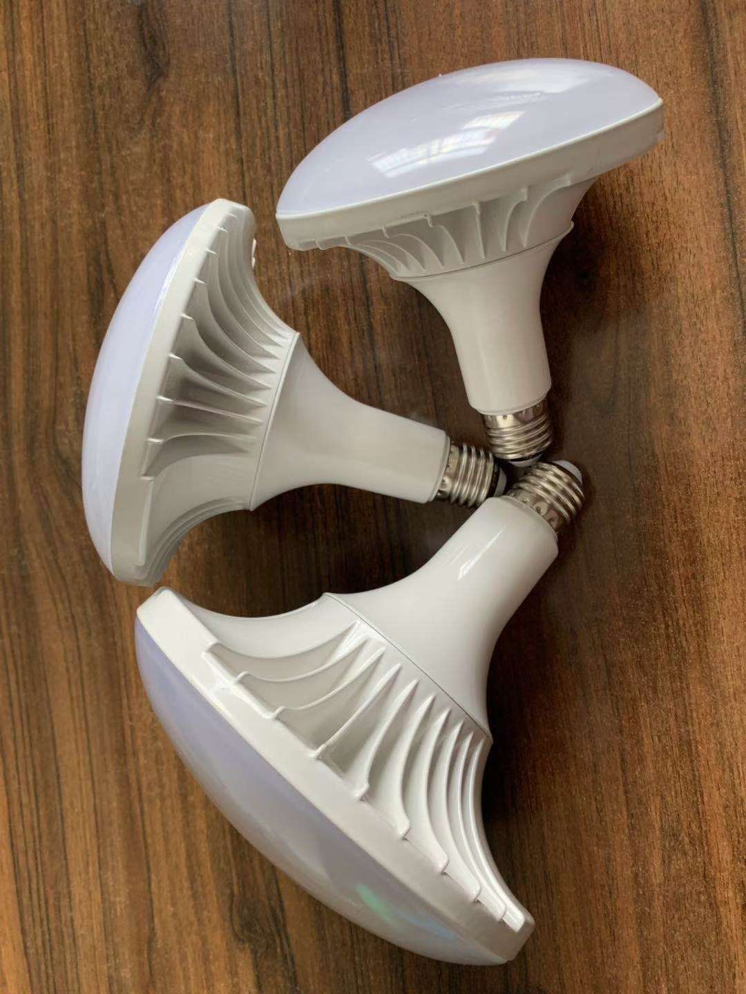 LED灯泡新款飞碟压铸铝40W  直径 130
室内照明大功率灯泡白底实物图