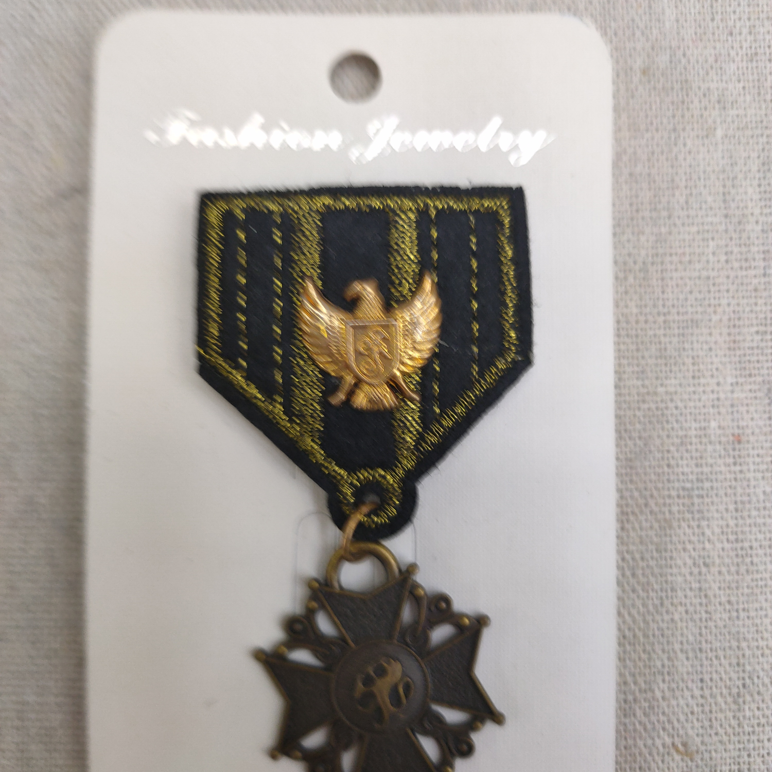Trend Korea when Korea fashion British style brooch