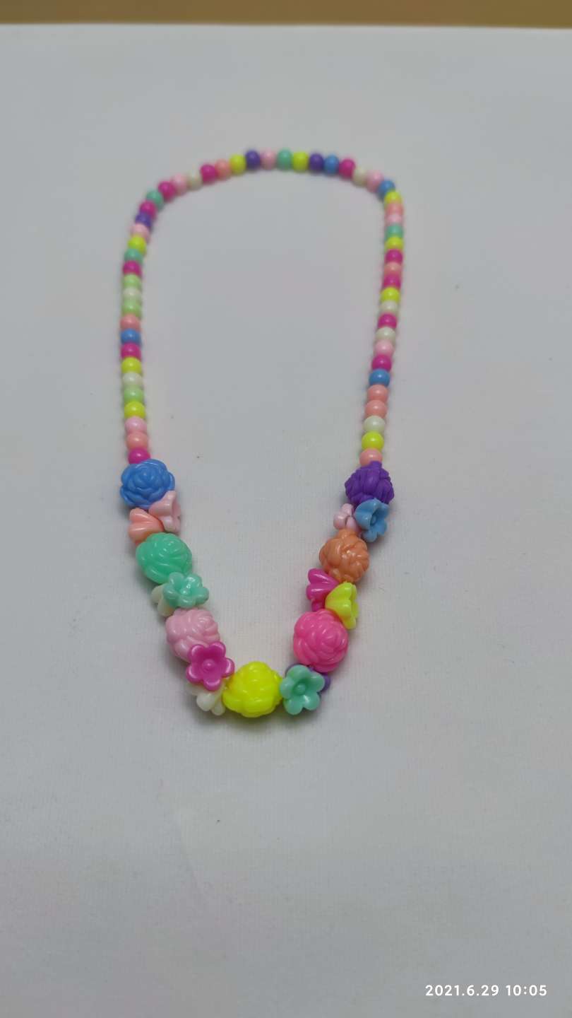 Children's necklace details Picture