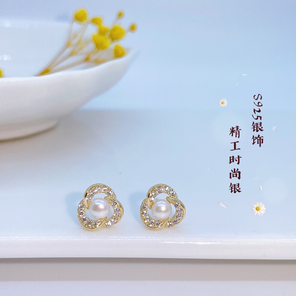 Ear stud -1