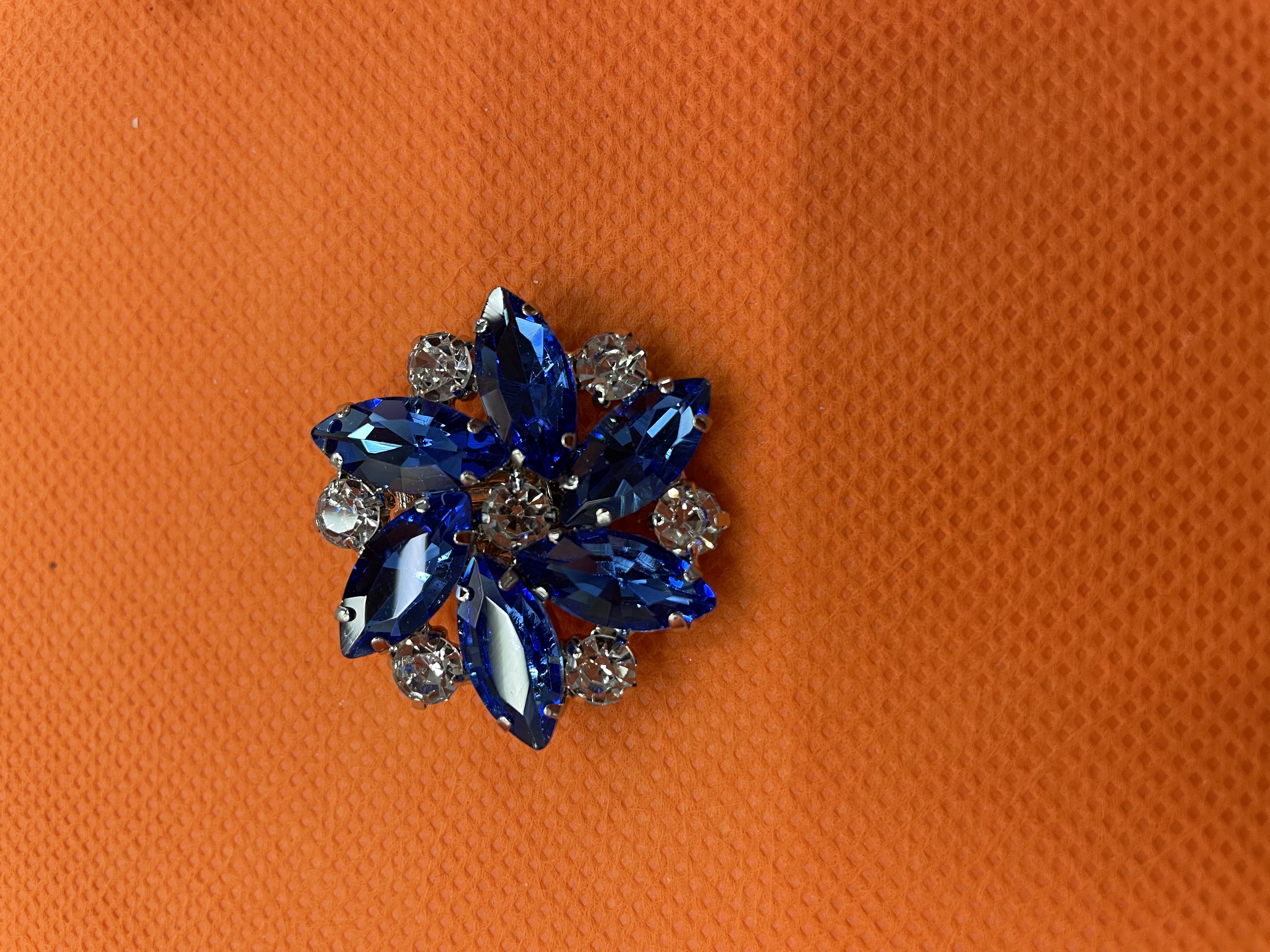 أزرار، أزرار، أزرار، أزرار detail image 4