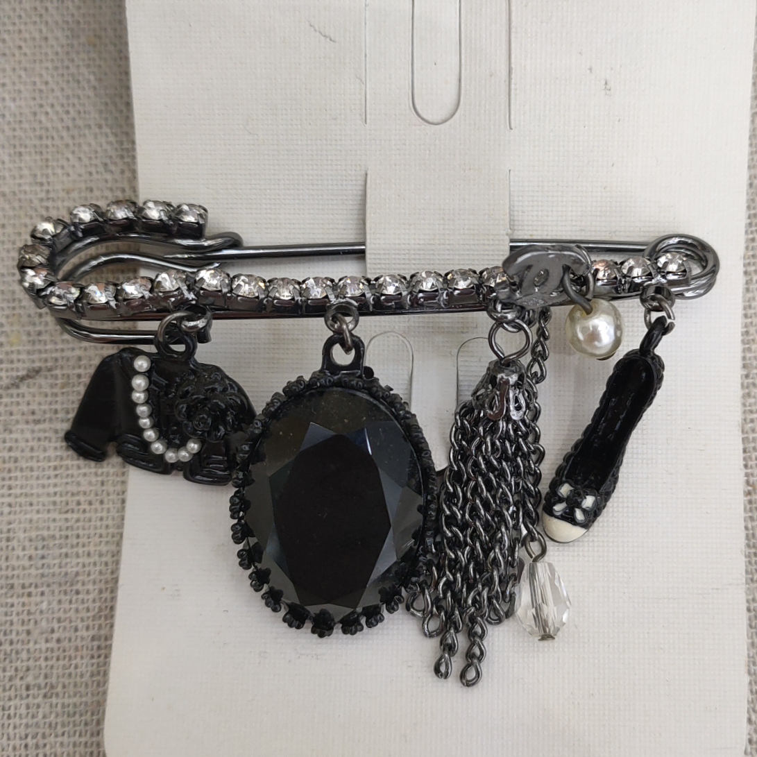 Brooch high-grade ins trend temperament everything stylish elegant black zircon pin fixed clothes light luxury women accessories suit
