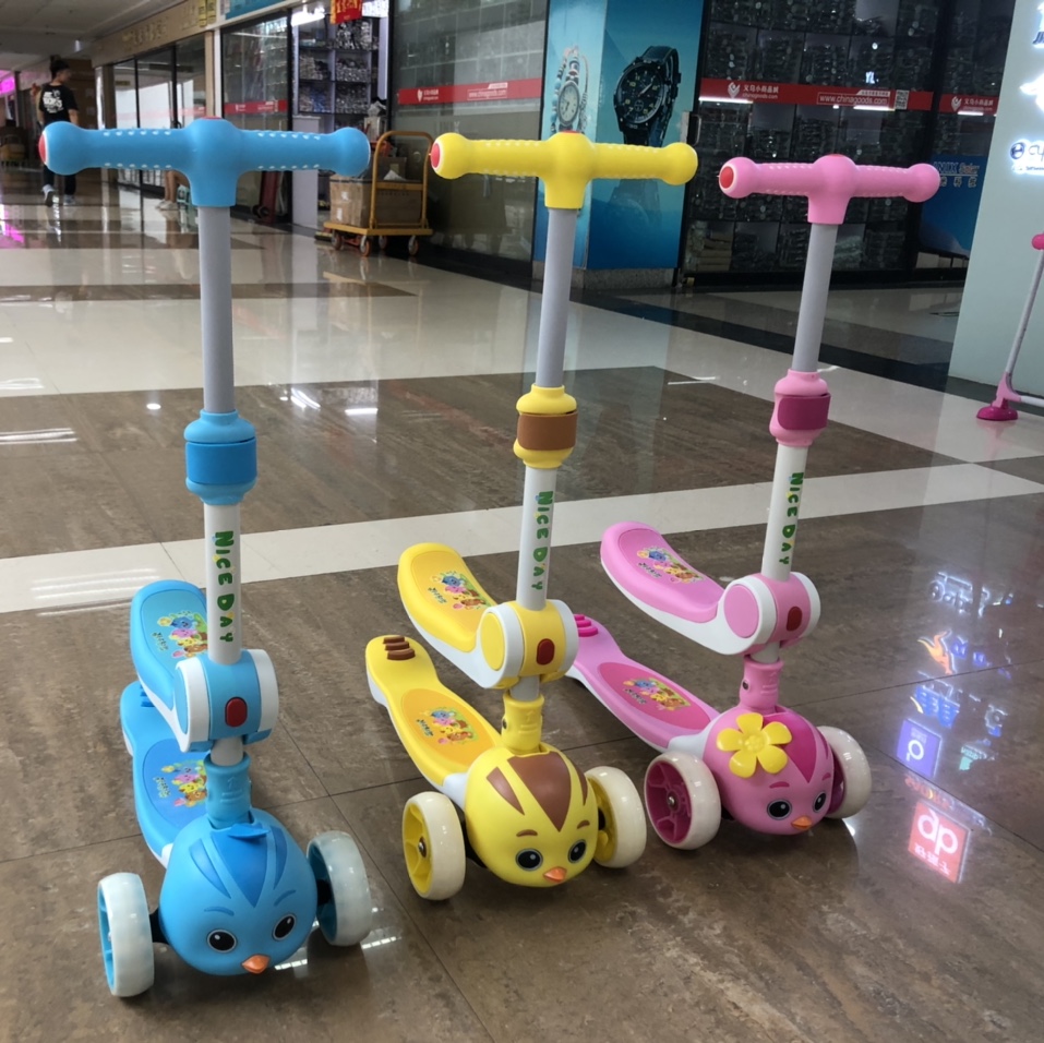 正版授权萌鸡小队儿童滑板车童车