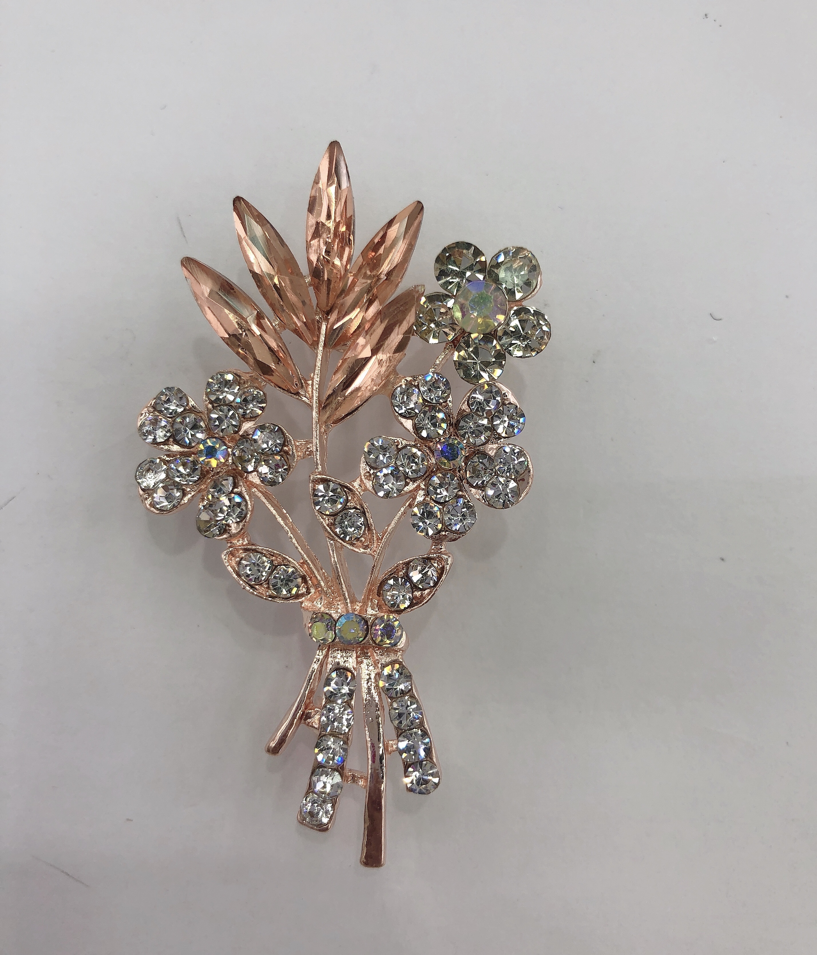 High-end, simple and elegant, trendy and fashionable Korean luxury coat, versatile bouquet brooch Application Scenario