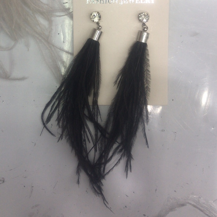 Green fine feather round diamond earrings
