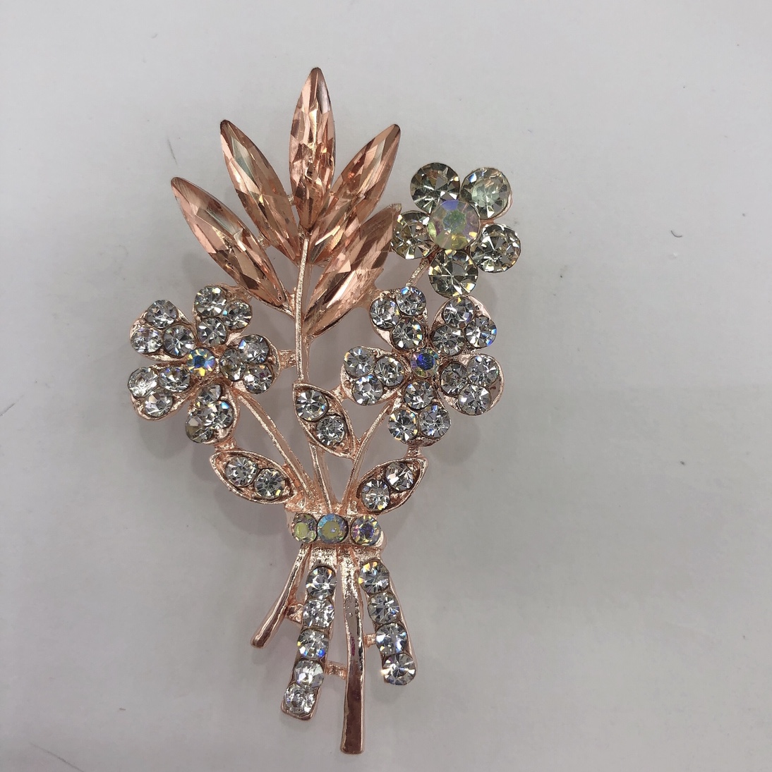 High-end, simple and elegant, trendy and fashionable Korean luxury coat, versatile bouquet brooch
