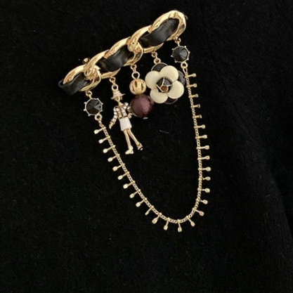 Brooch high-grade ins fashion temperament everything stylish leather buckle twist elegant pin fixed clothes light luxury women accessories suit
