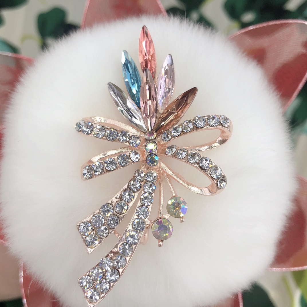This trendy, simple, elegant, luxurious and niche design coat is versatile with corsages