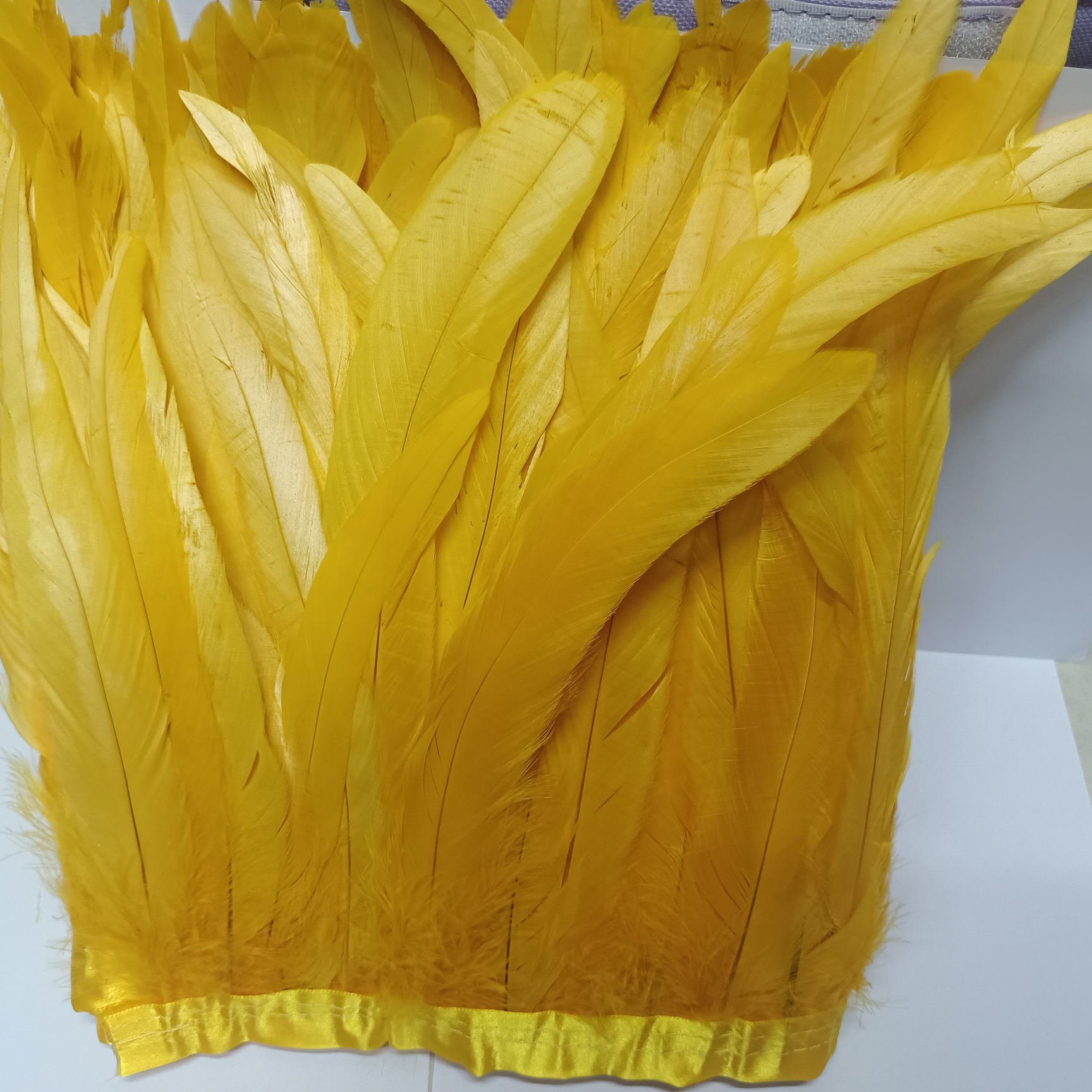 Tailor-made hemming, color, feather length