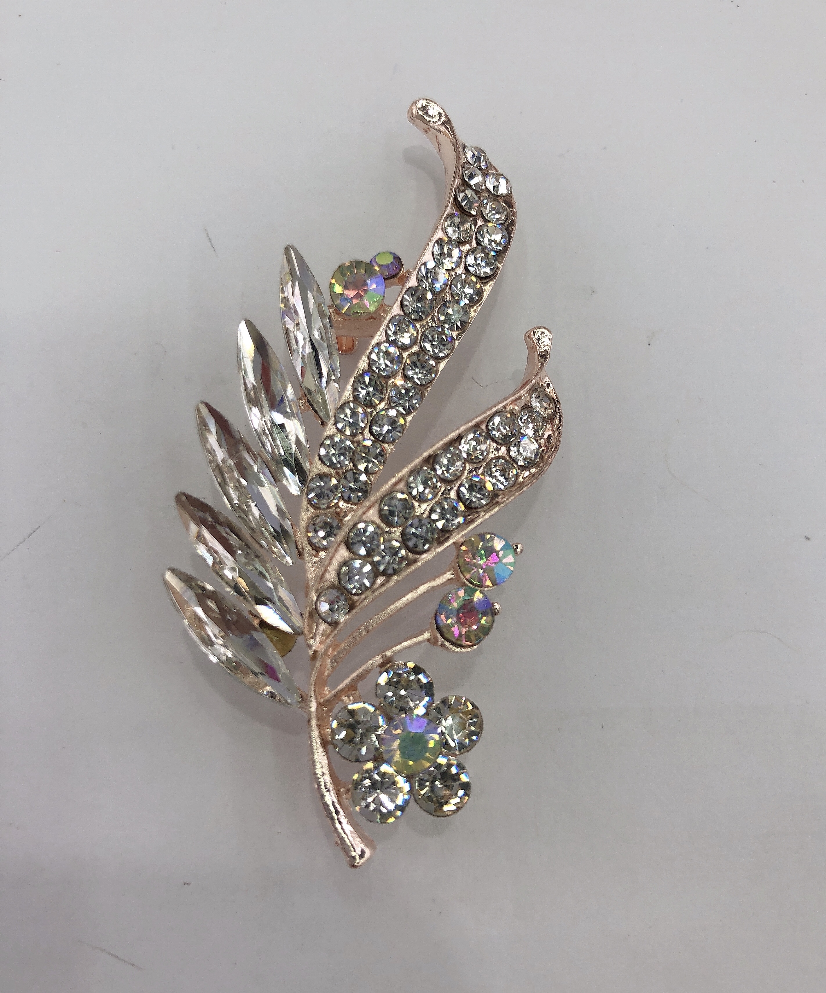 Leaf 🍂 high-end brooch coat, pin cardigan sweater coat, Korean-style luxurious and elegant clothing Application Scenario