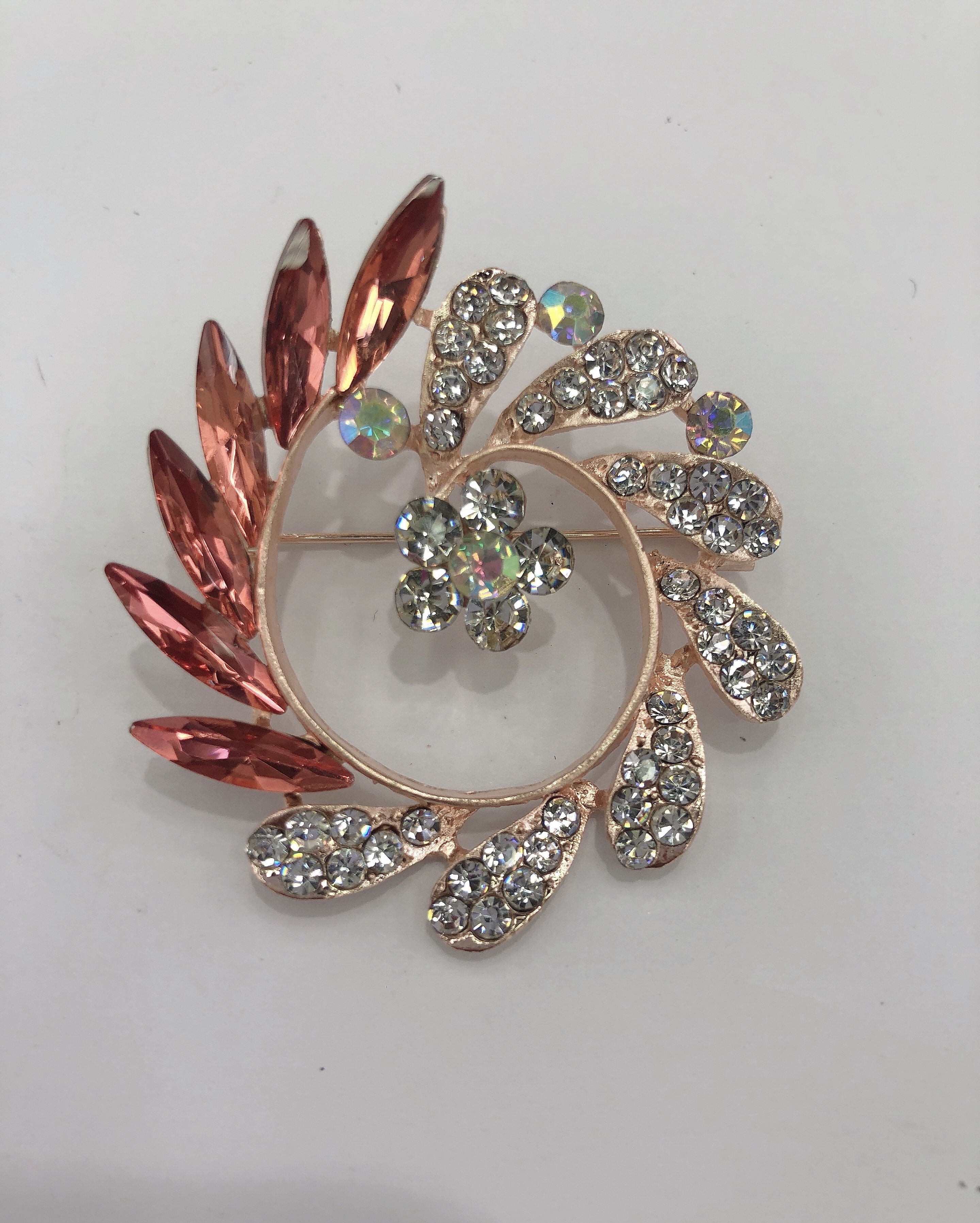 Korean elegant female brooch, fashionable shawl, sweater coat, creative, versatile and luxurious brooch Specification image