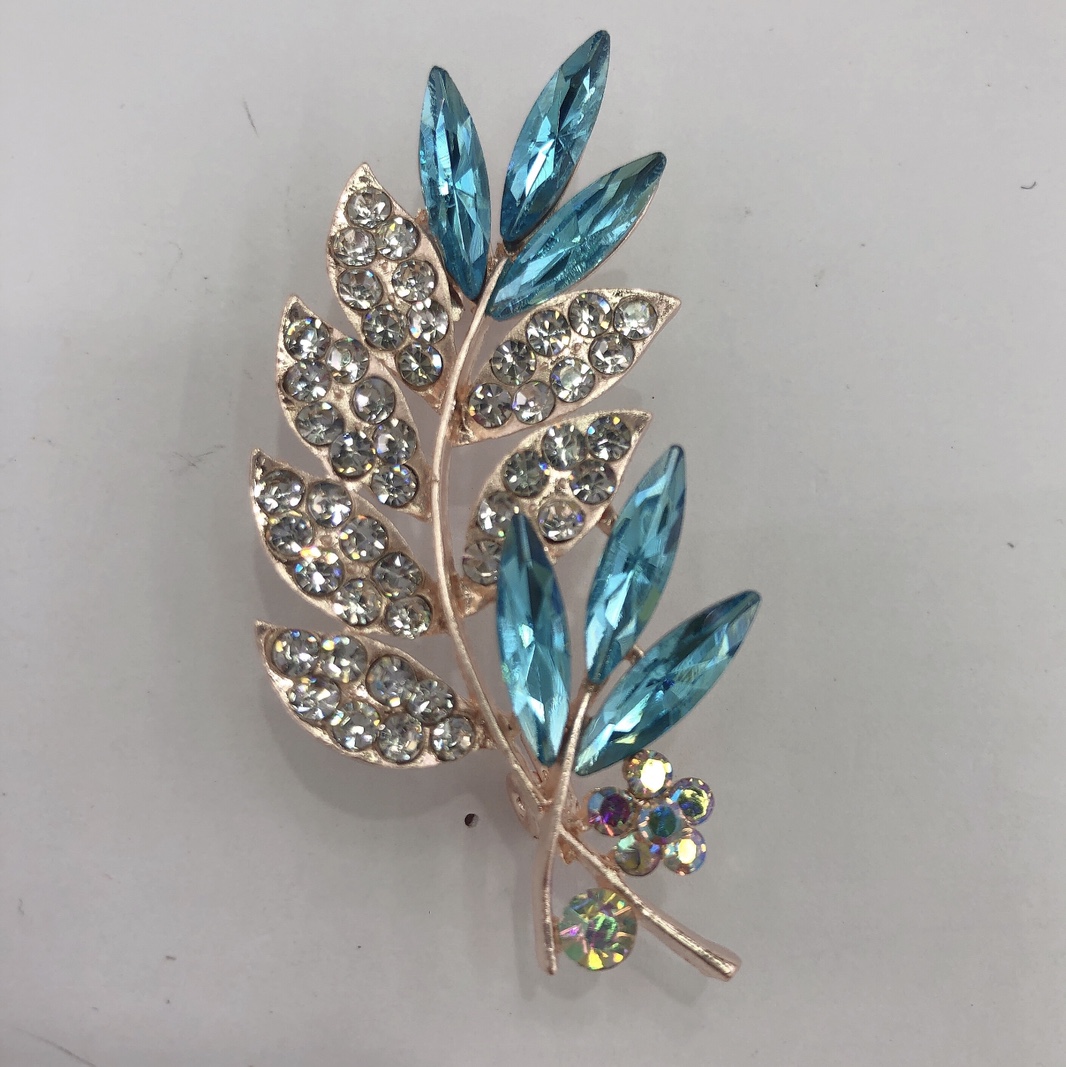 Korean elegant women's brooch, fashionable shawl, sweater coat, versatile and luxurious clothing