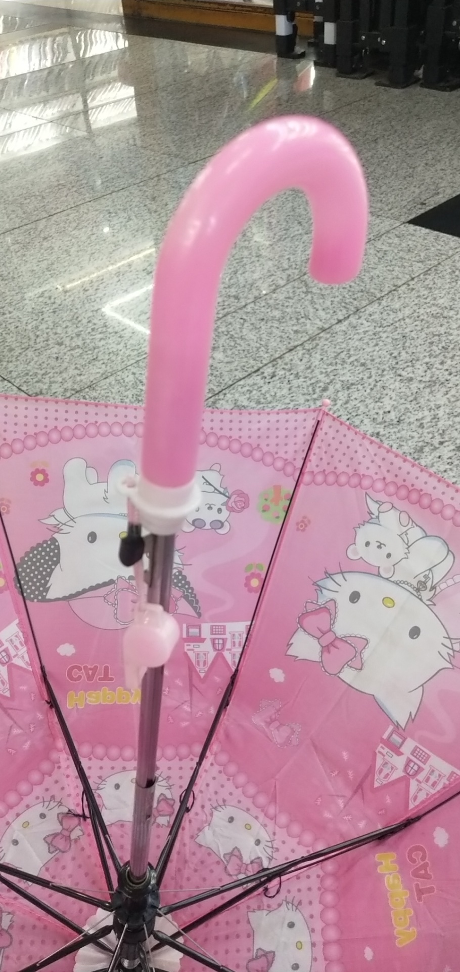 3D cute cartoon printed pattern two-fold long-handled umbrella, children's umbrella Application Scenario