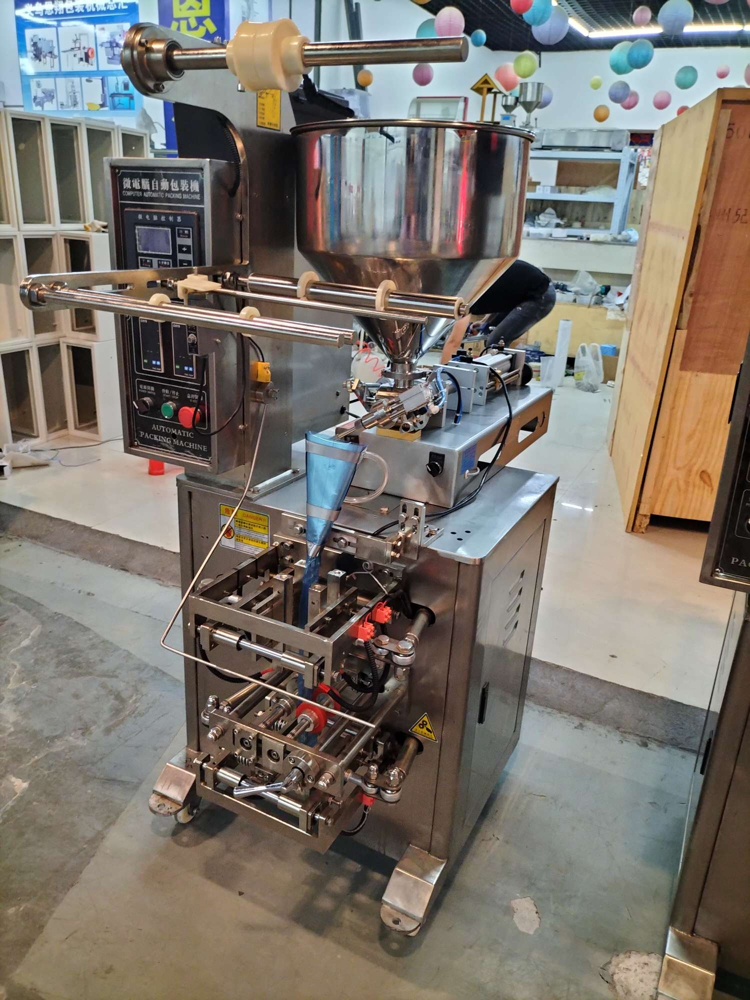 Fully automatic four-side sealed liquid packaging machine detail image 7