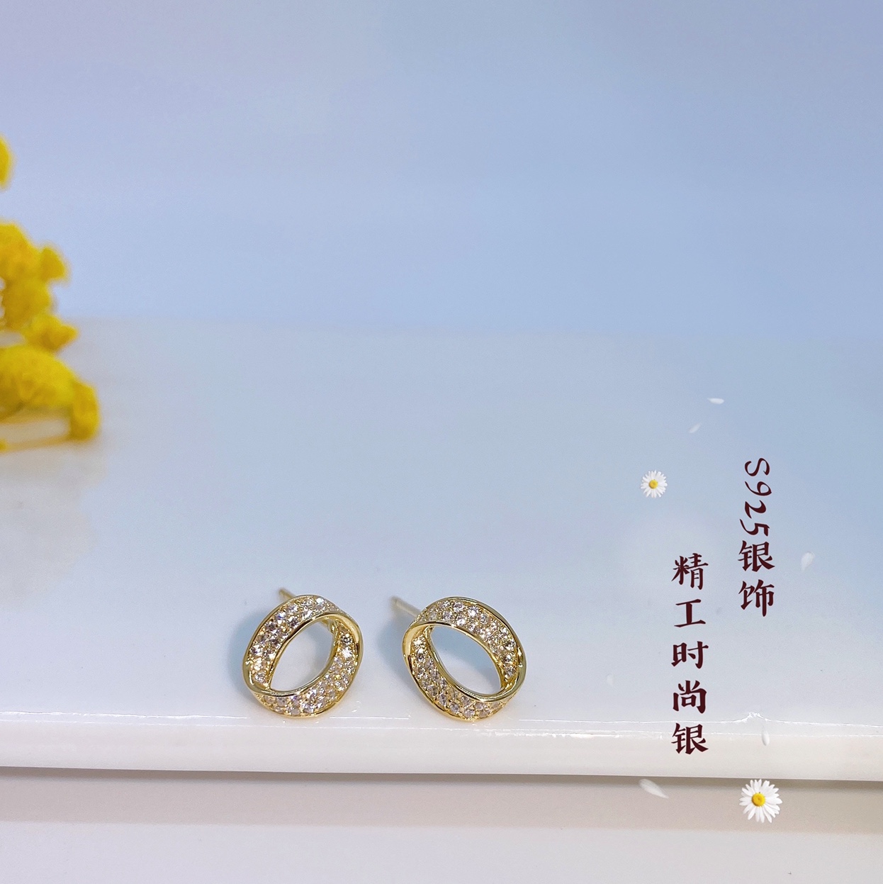 Ear stud -37