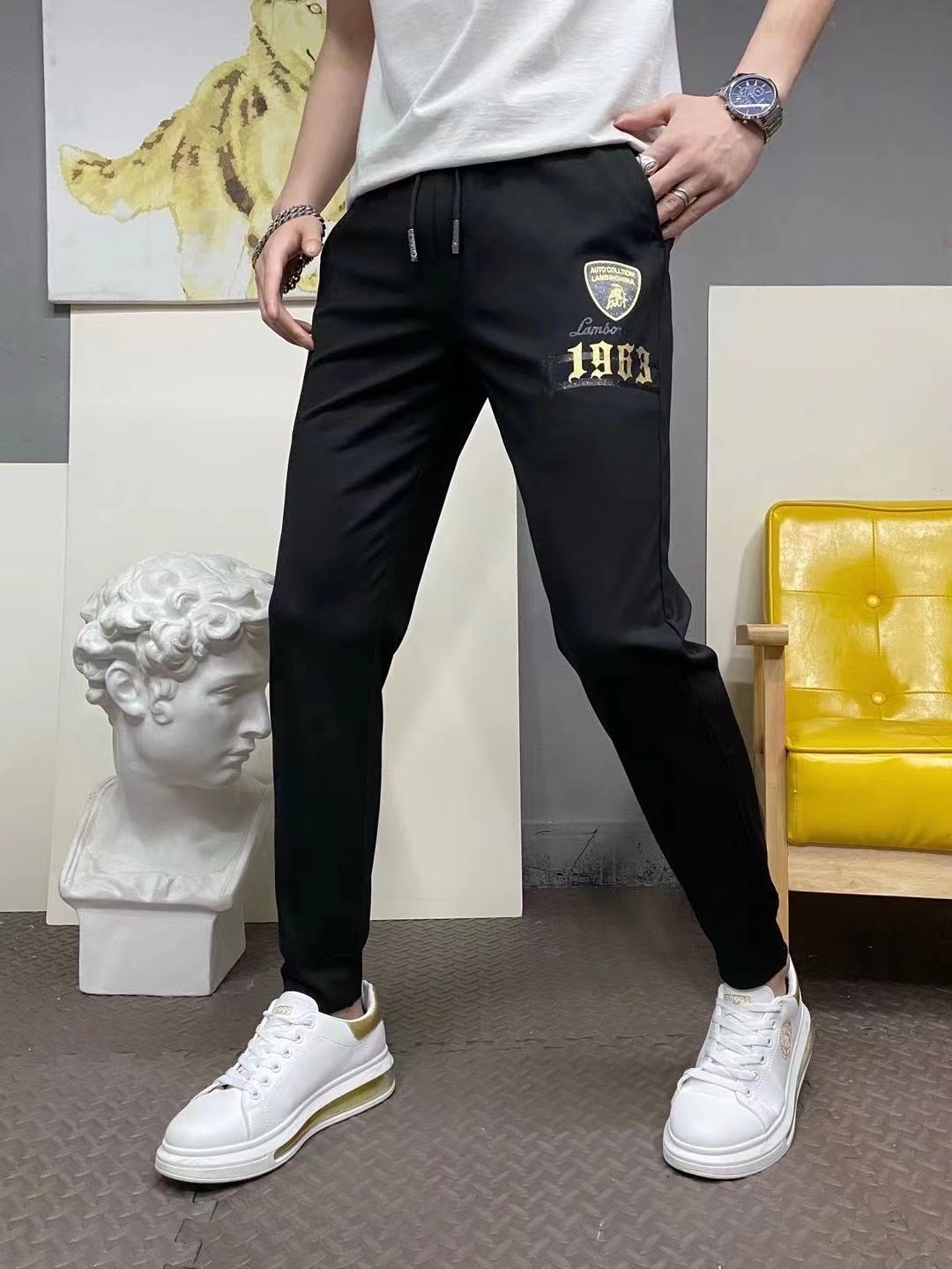 男士民族服装实物图