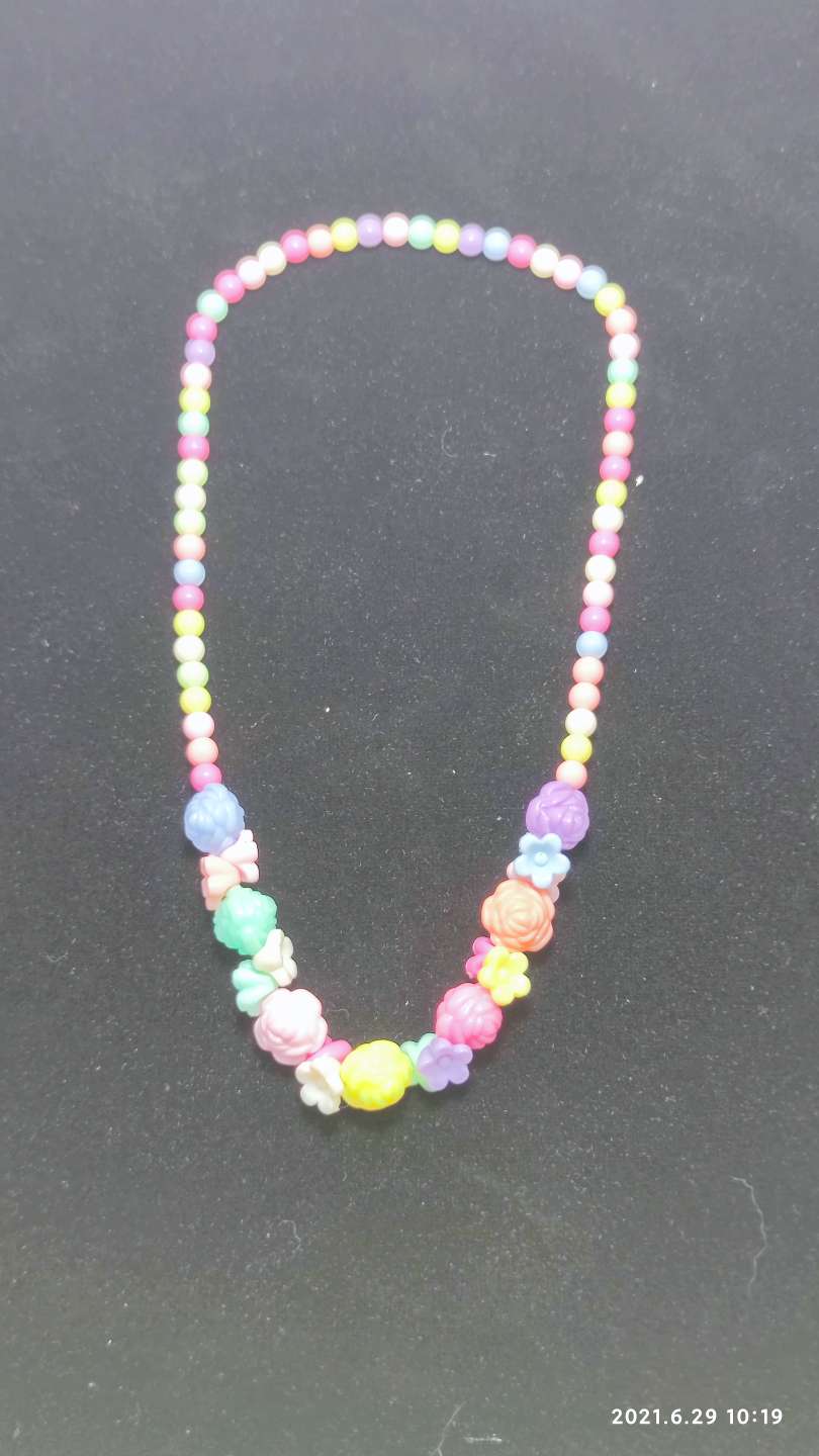 Children's necklace Application Scenario