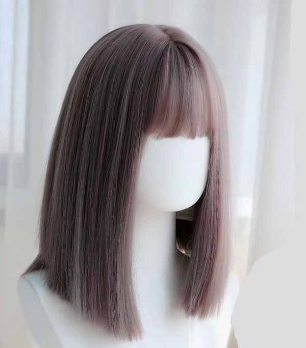 A woman with a wig, short hair, natural full head cover style, round face, straight hair, green face trimming, fluffy and fashionable medium-length hair details Picture
