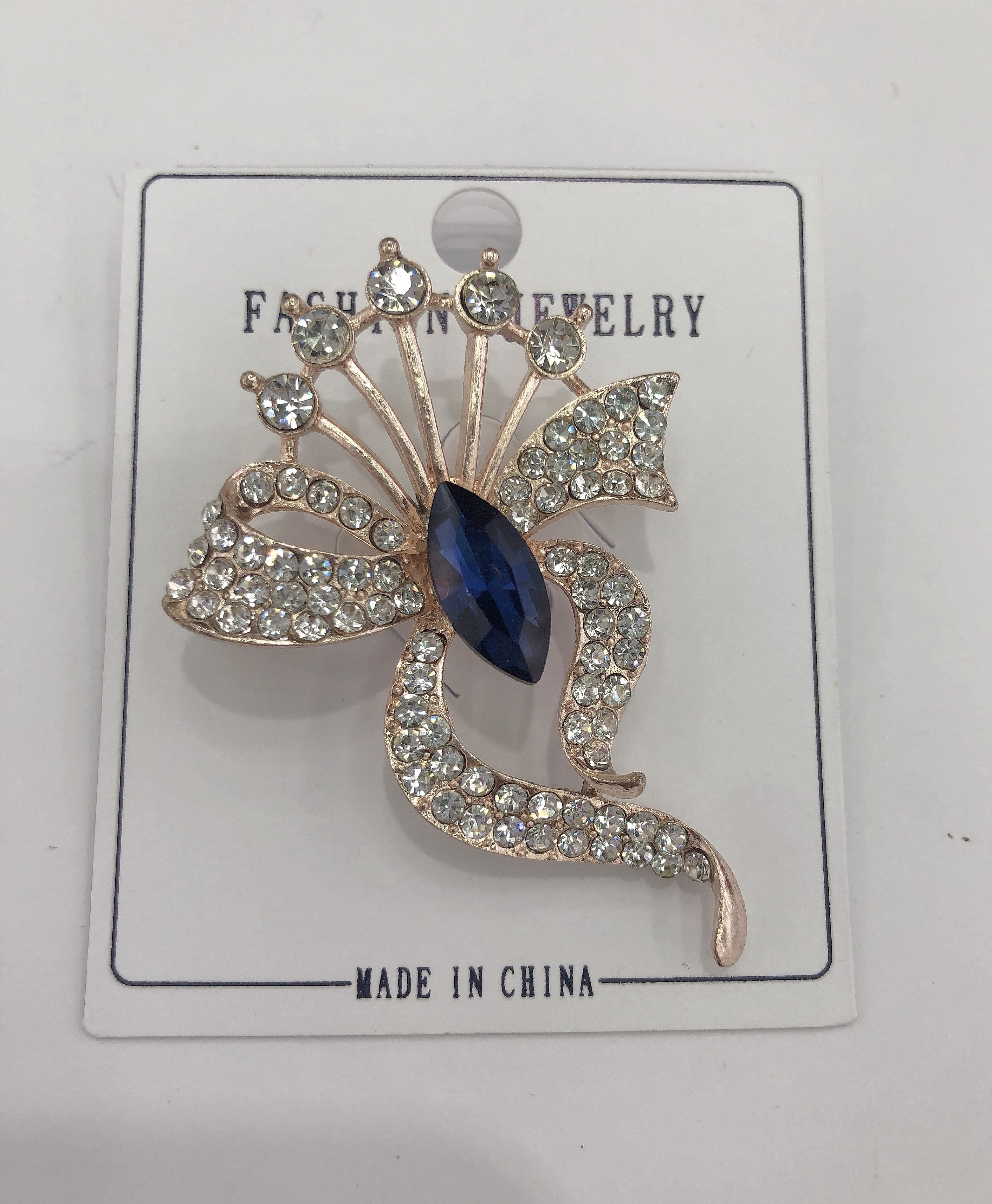 European and American fashionable, simple and elegant glass diamond-encrusted high-end trendy and versatile brooch. details Picture