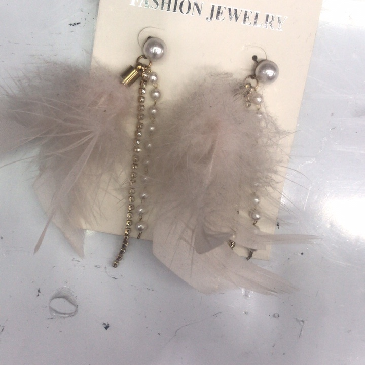 White feather pearl earrings