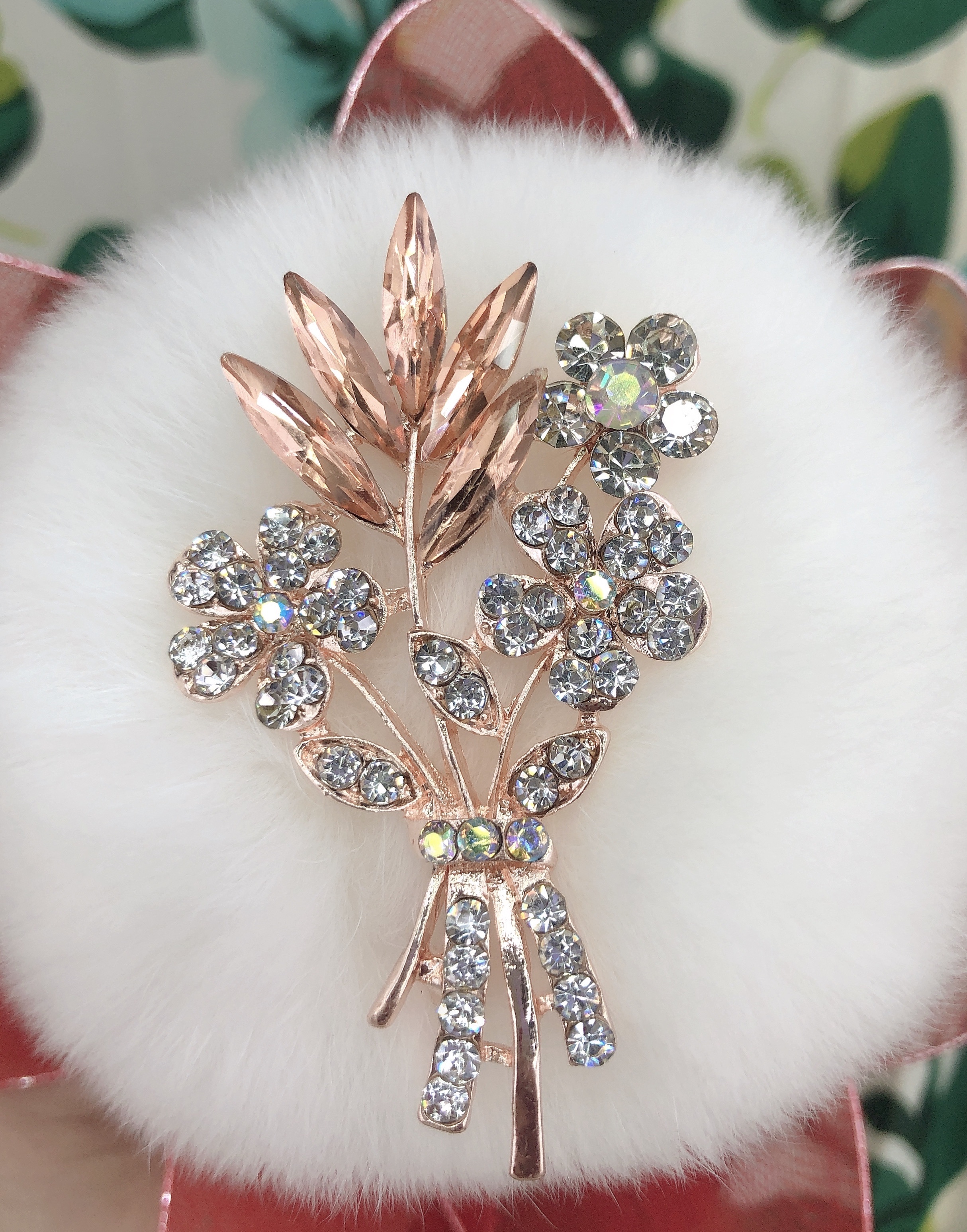 High-end, simple and elegant, trendy and fashionable Korean luxury coat, versatile bouquet brooch details Picture
