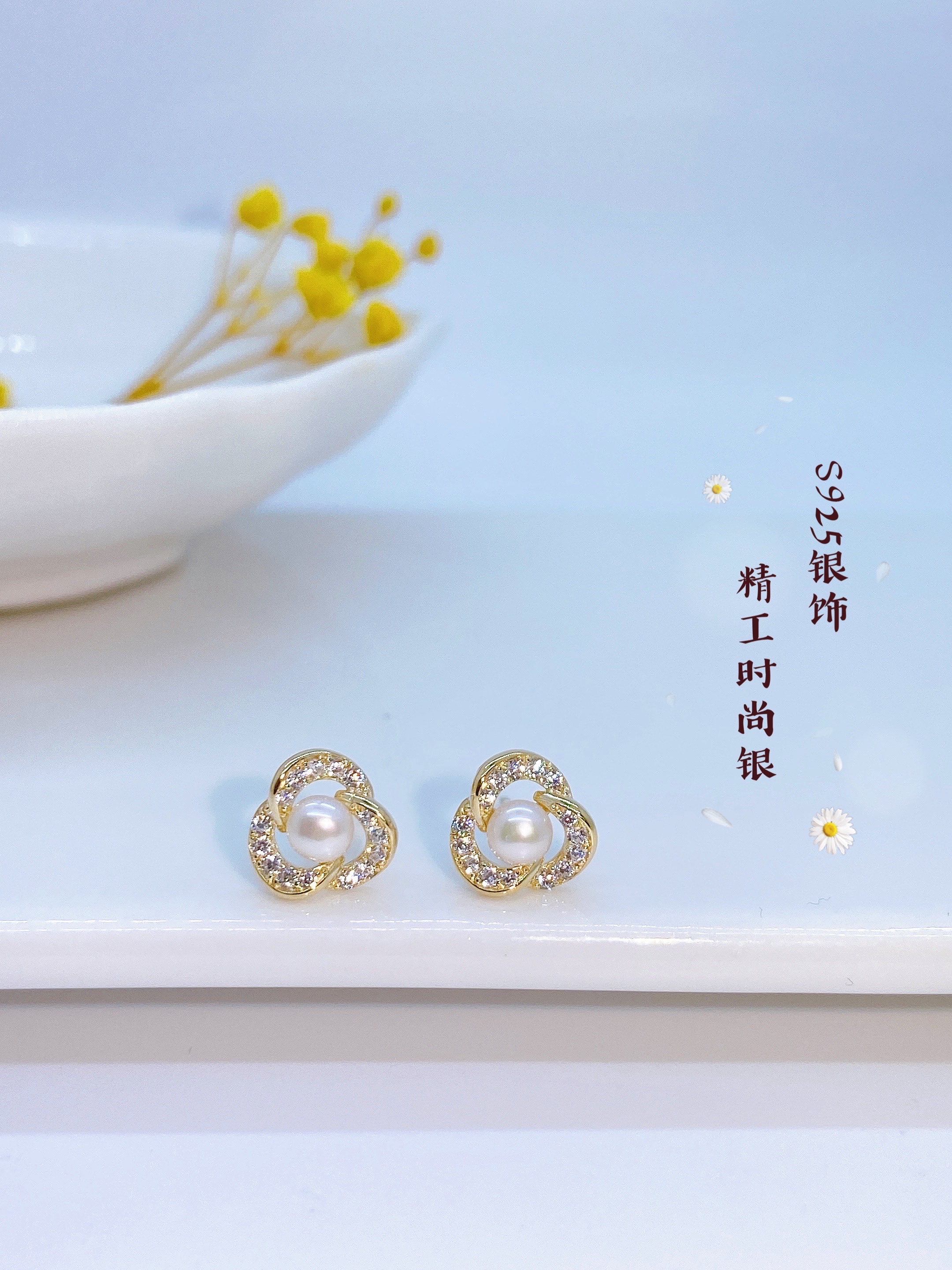 Ear stud -1 detail image 1