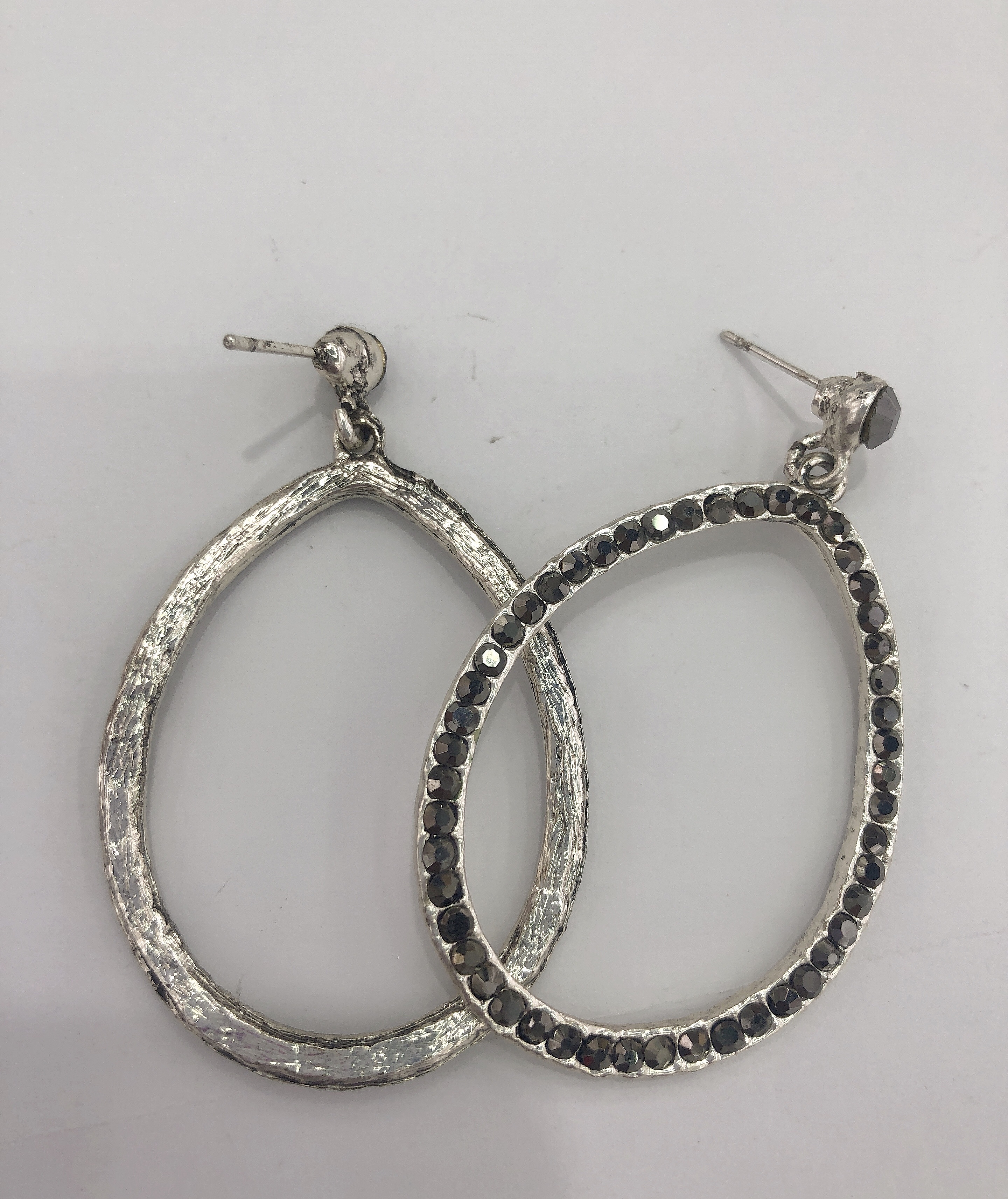 Big water drop fashion internet-famous accessories, elegant, individualistic, grand and unique design earrings Application Scenario