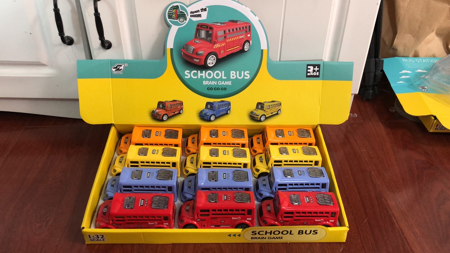 Inertial door opening school bus Specification image